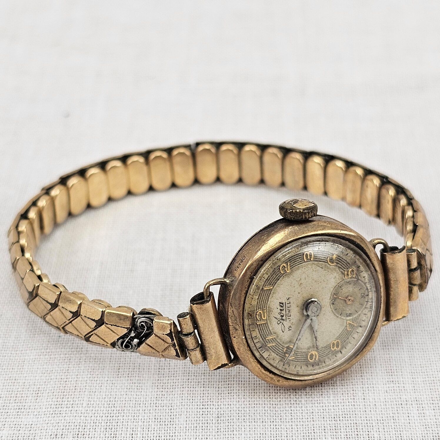 1925 G.W.O. Dated 9ct Gold Ladies Avia Wristwatch - Image 8