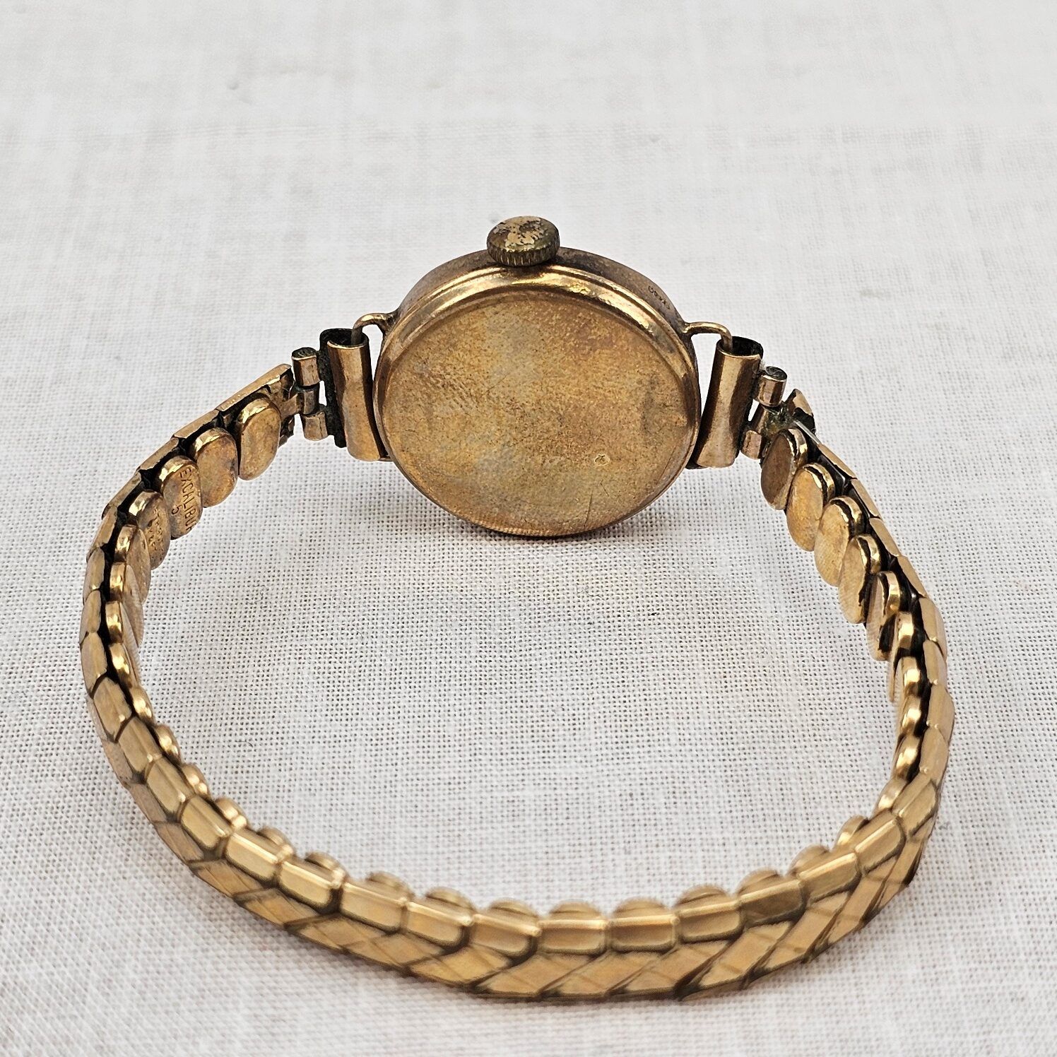 1925 G.W.O. Dated 9ct Gold Ladies Avia Wristwatch - Image 9