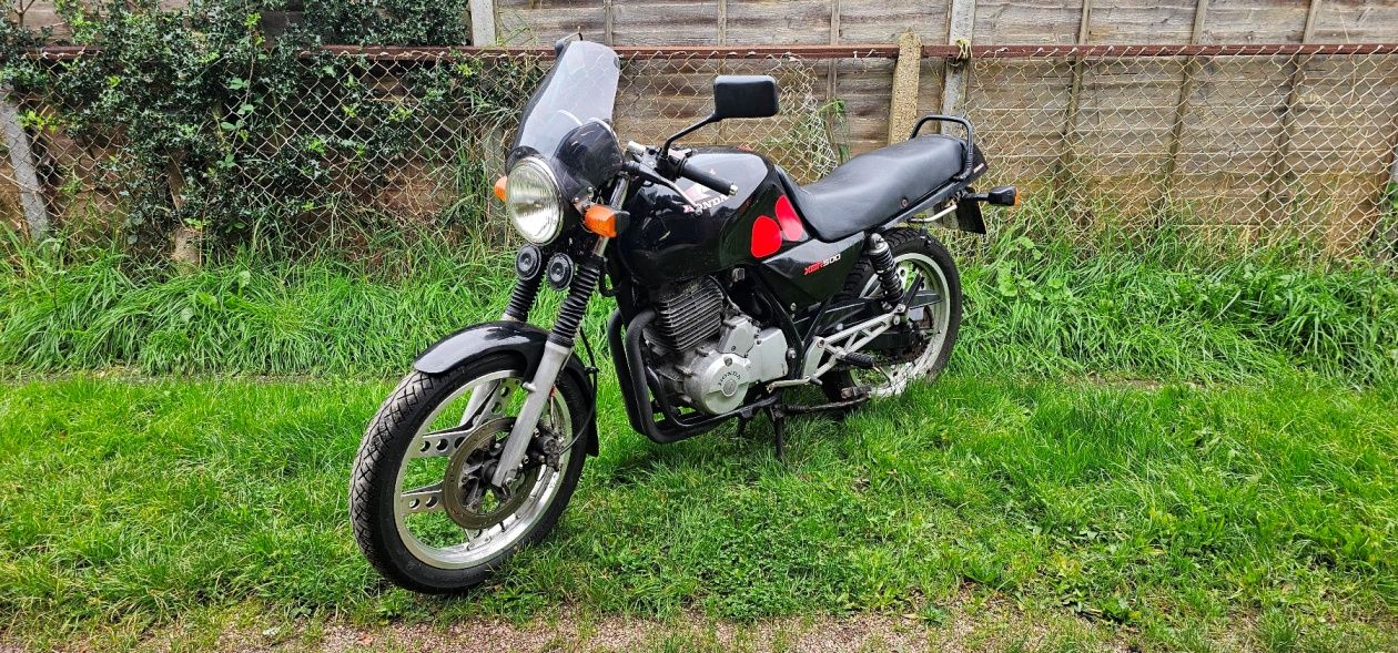 Classic 1984 Honda XBR 500 Motorcycle with Original Fairings - Image 2