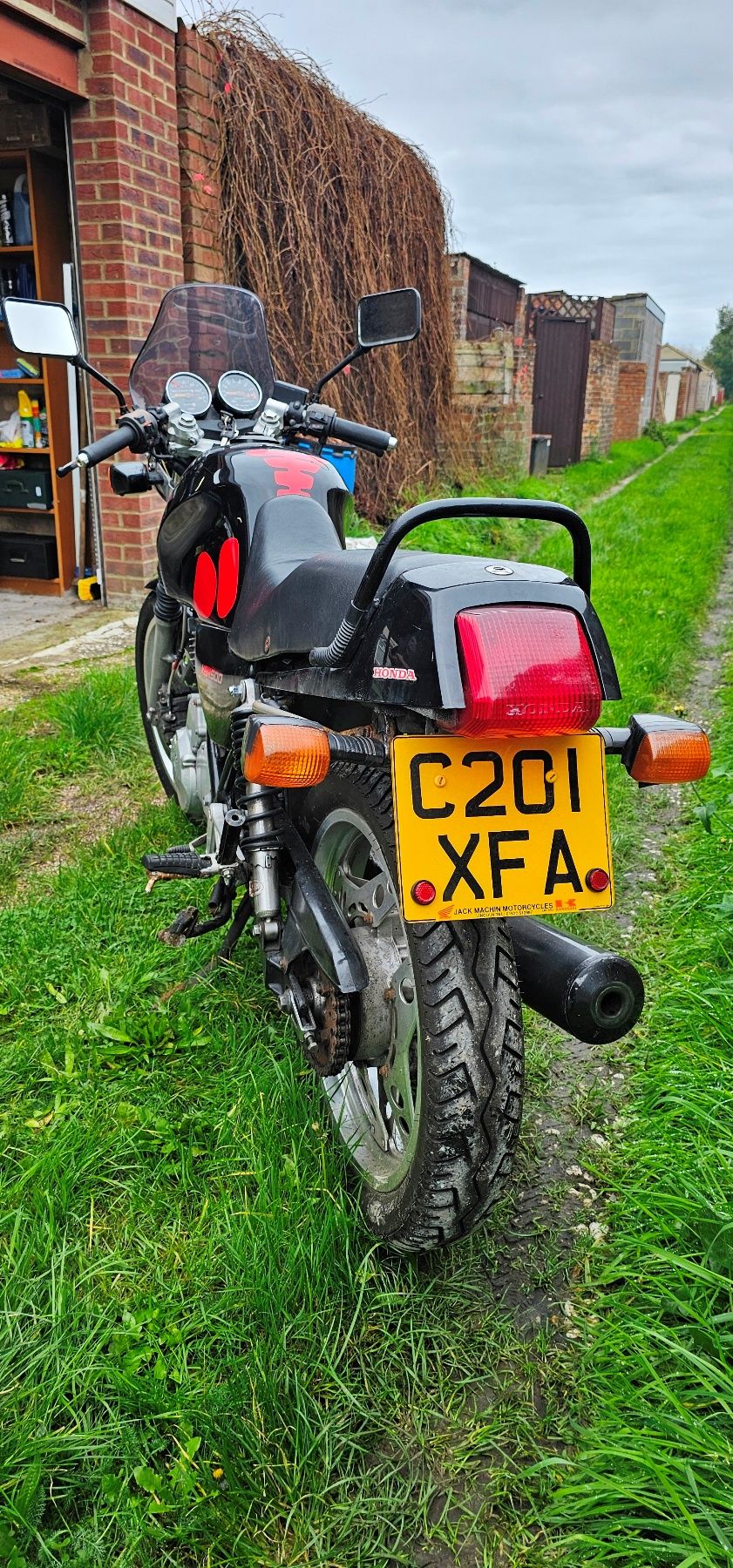 Classic 1984 Honda XBR 500 Motorcycle with Original Fairings - Image 4