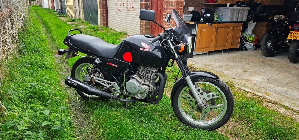 Classic 1984 Honda XBR 500 Motorcycle with Original Fairings - Image 5