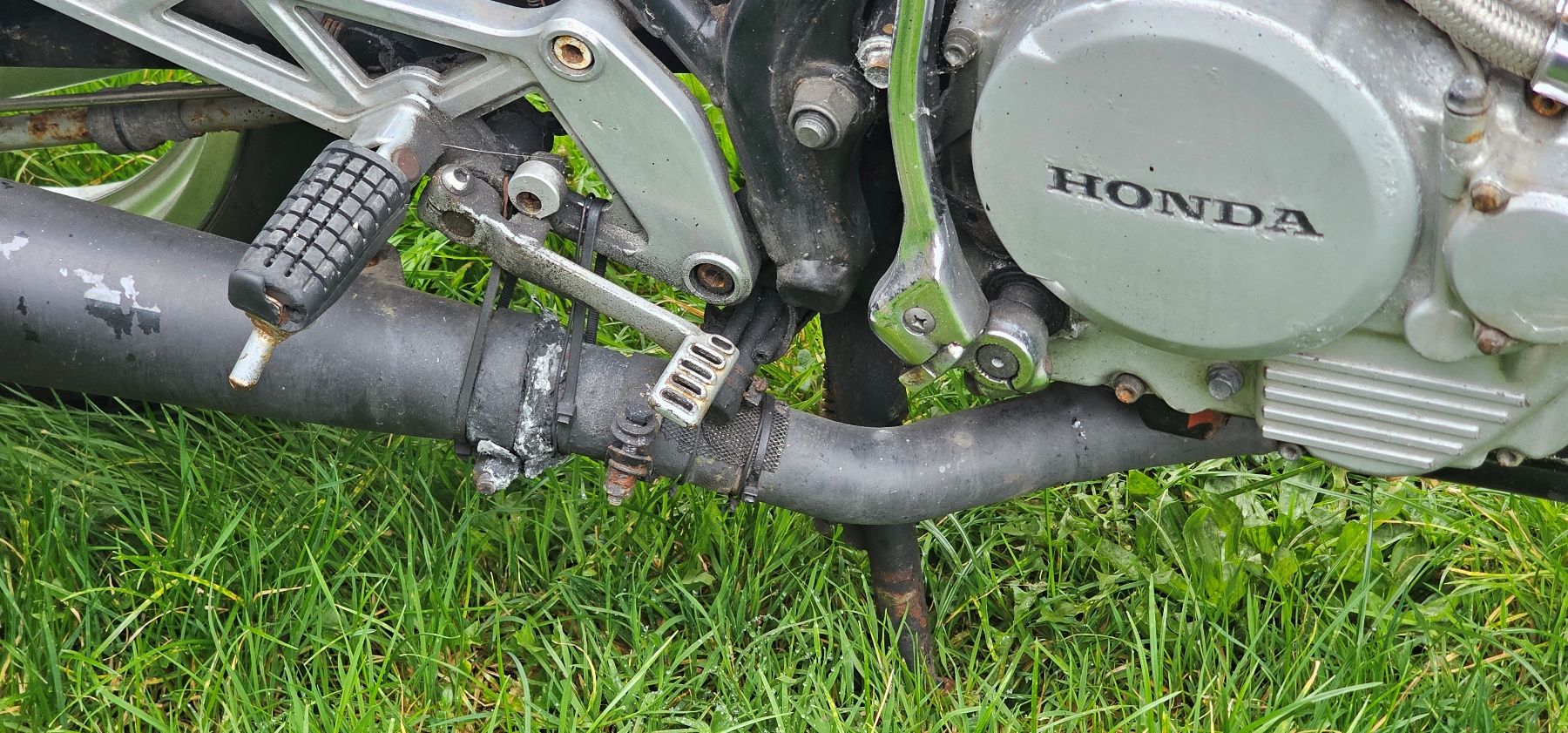 Classic 1984 Honda XBR 500 Motorcycle with Original Fairings - Image 13