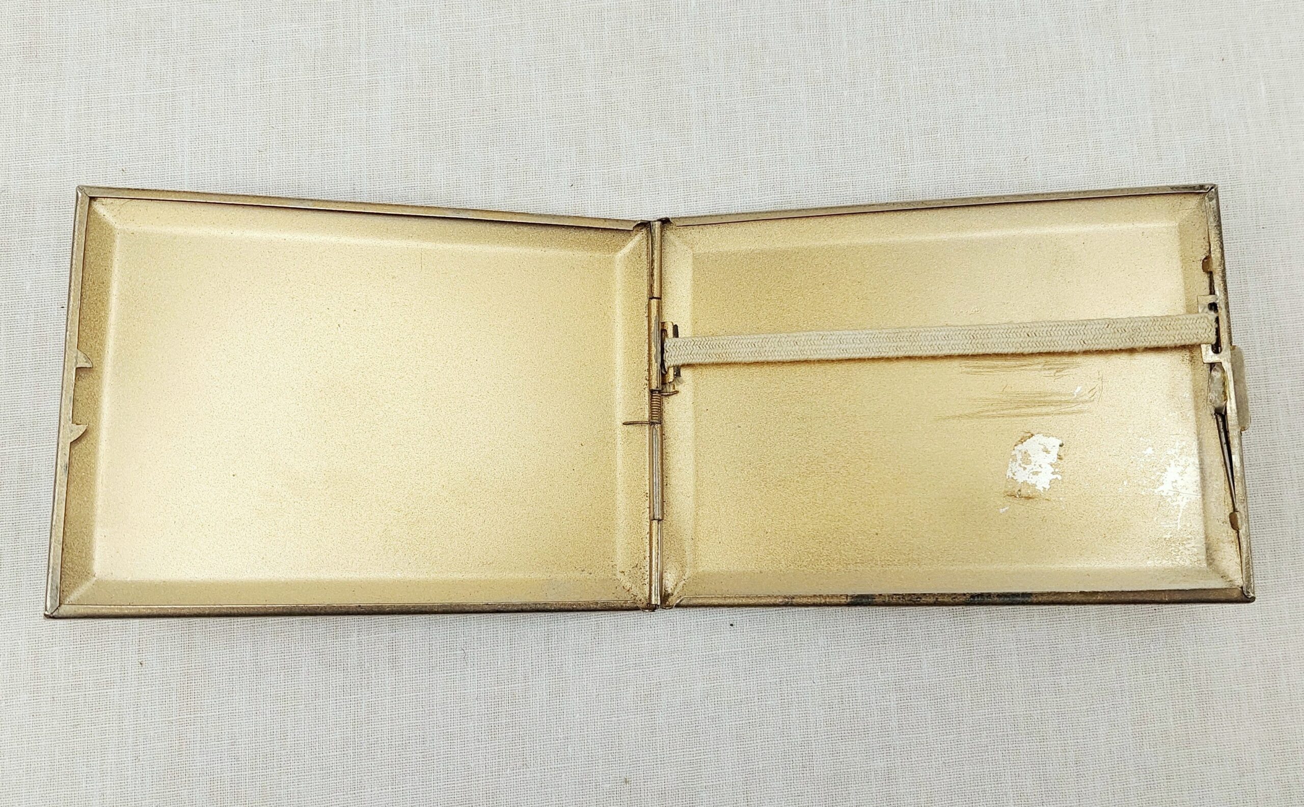 2nd Battalion Hampshire Regiment Badged Gilt Steel Metal Cigarette Case - Image 4