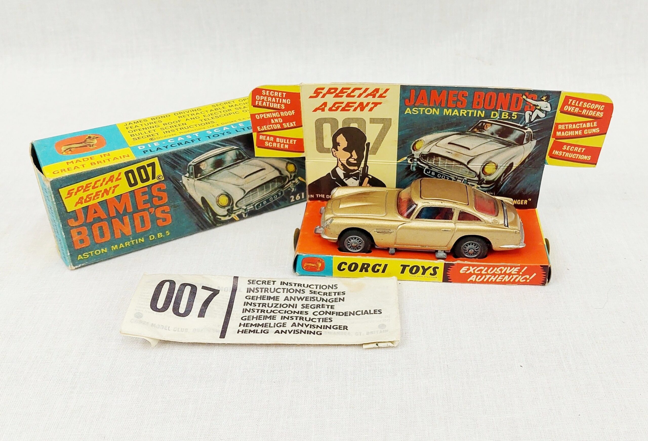 Boxed Near Mint Corgi James Bond Aston Martin DB5 261