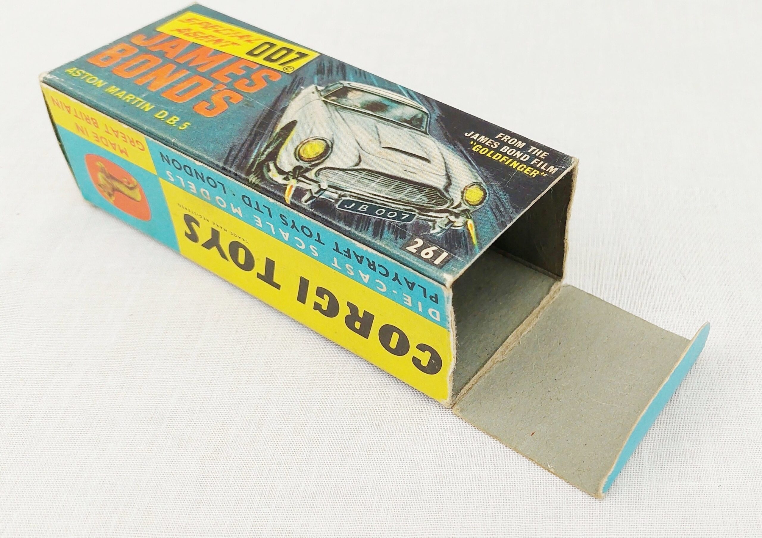 Boxed Near Mint Corgi James Bond Aston Martin DB5 261 - Image 8