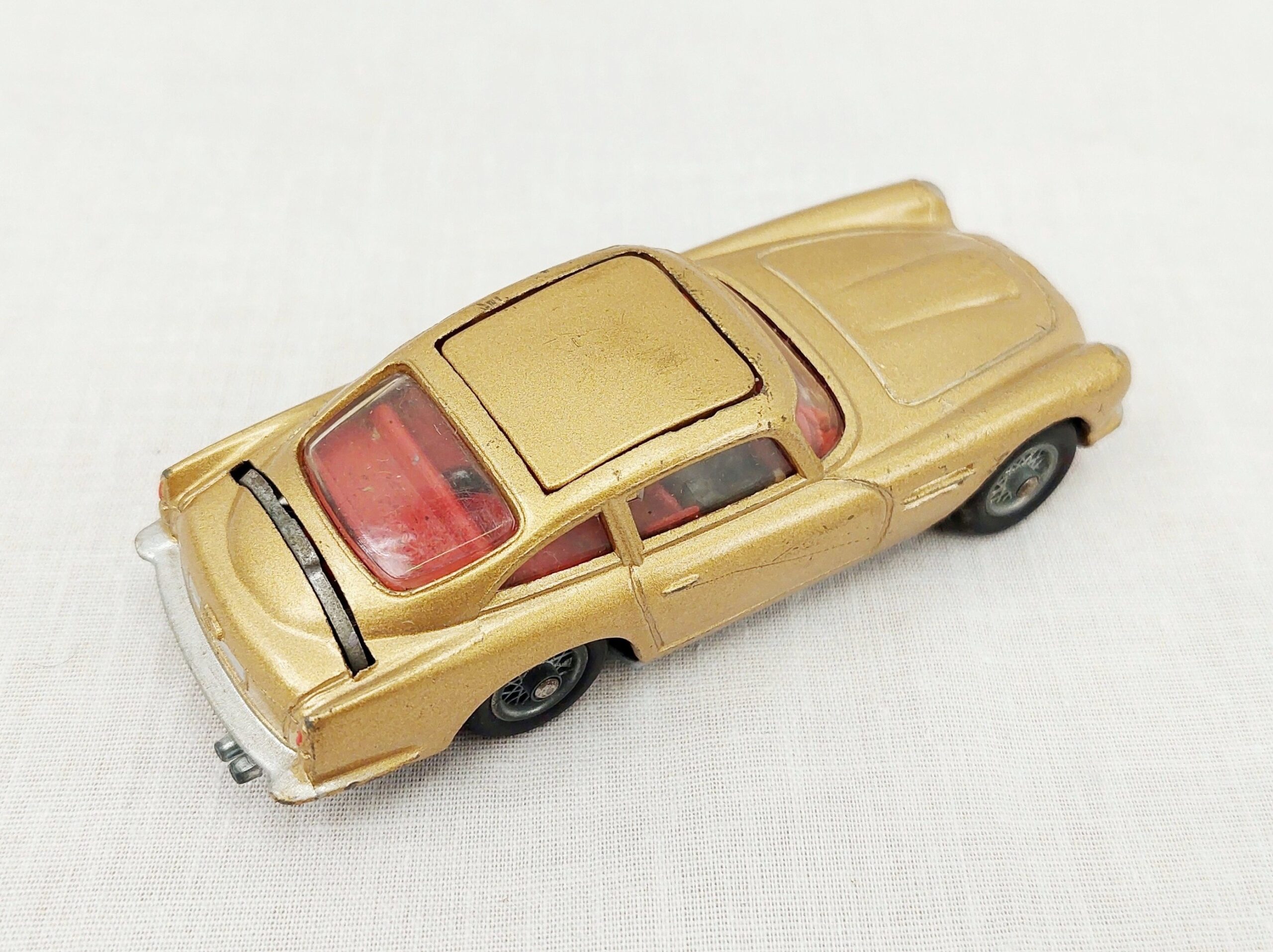 Boxed Near Mint Corgi James Bond Aston Martin DB5 261 - Image 3