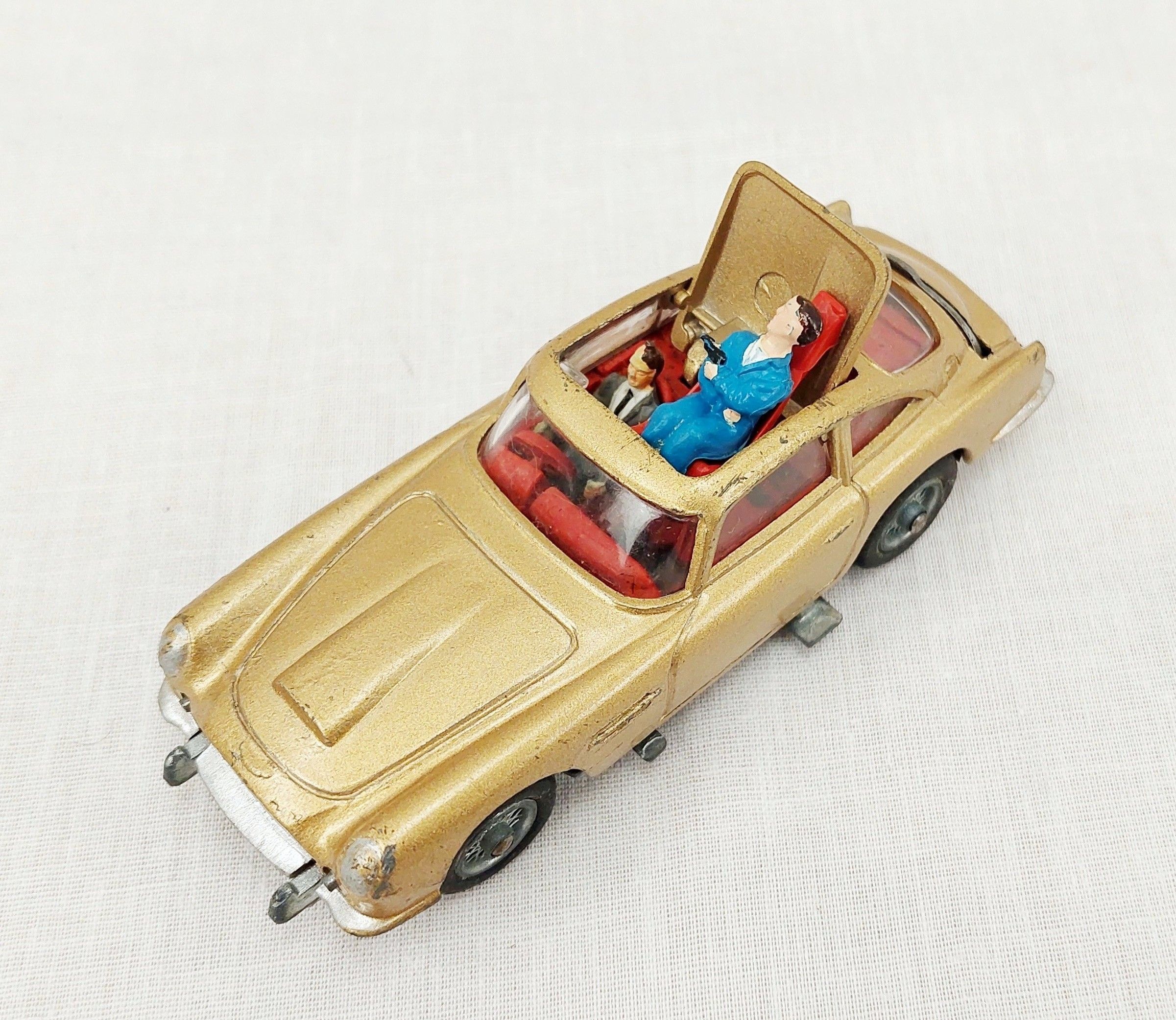 Boxed Near Mint Corgi James Bond Aston Martin DB5 261 - Image 4