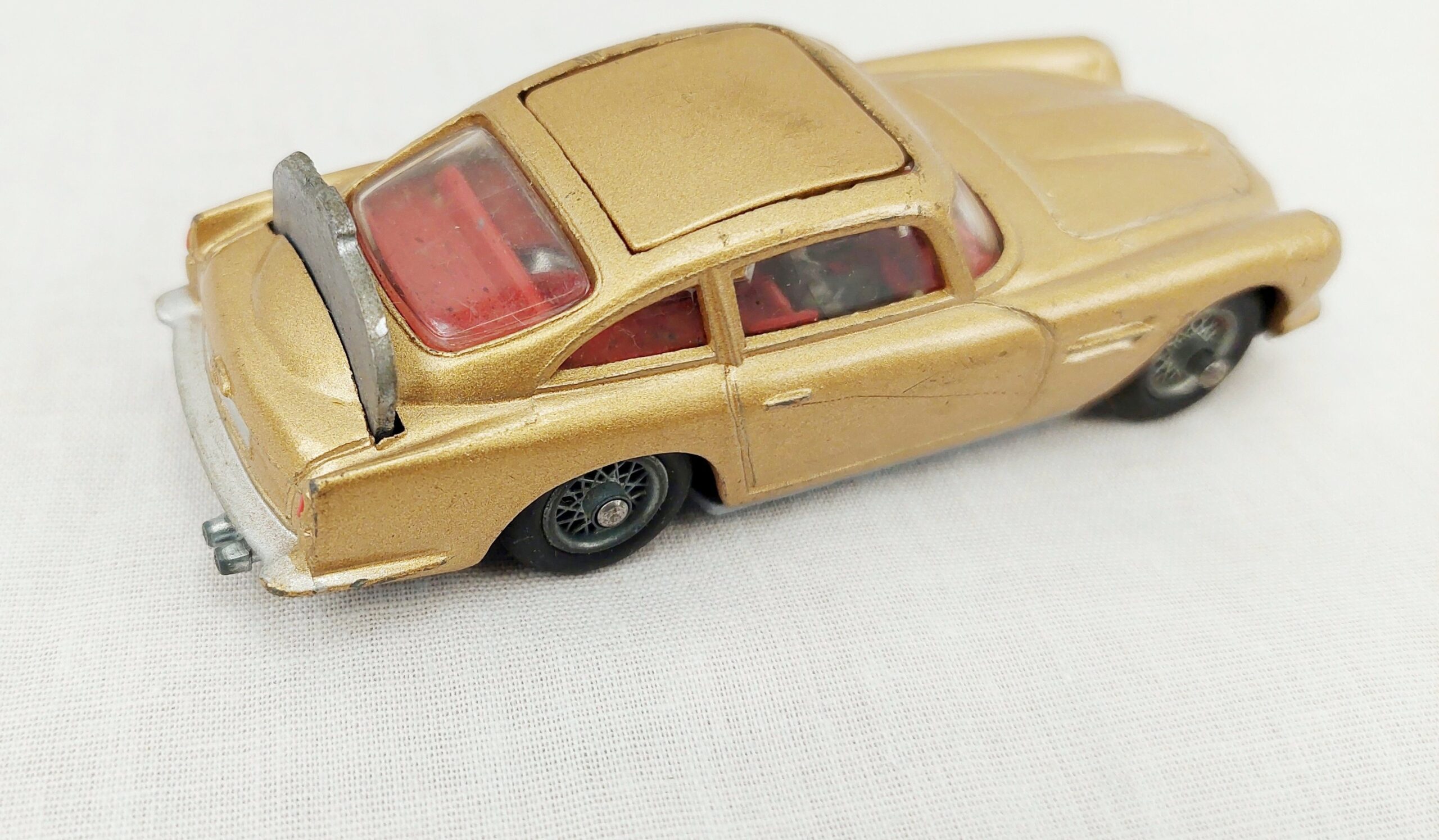 Boxed Near Mint Corgi James Bond Aston Martin DB5 261 - Image 6