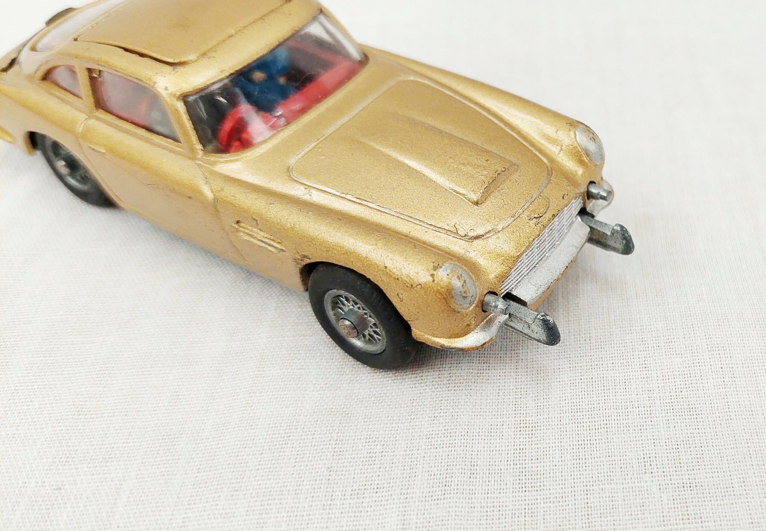 Boxed Near Mint Corgi James Bond Aston Martin DB5 261 - Image 5