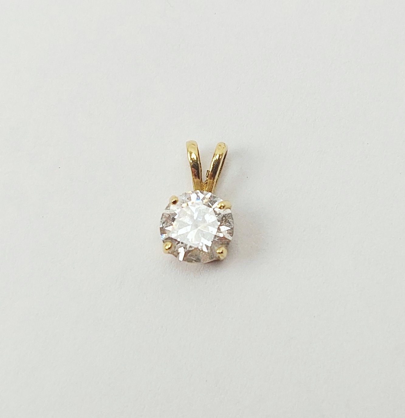 18ct Gold Cubic Zirconia Pendant
