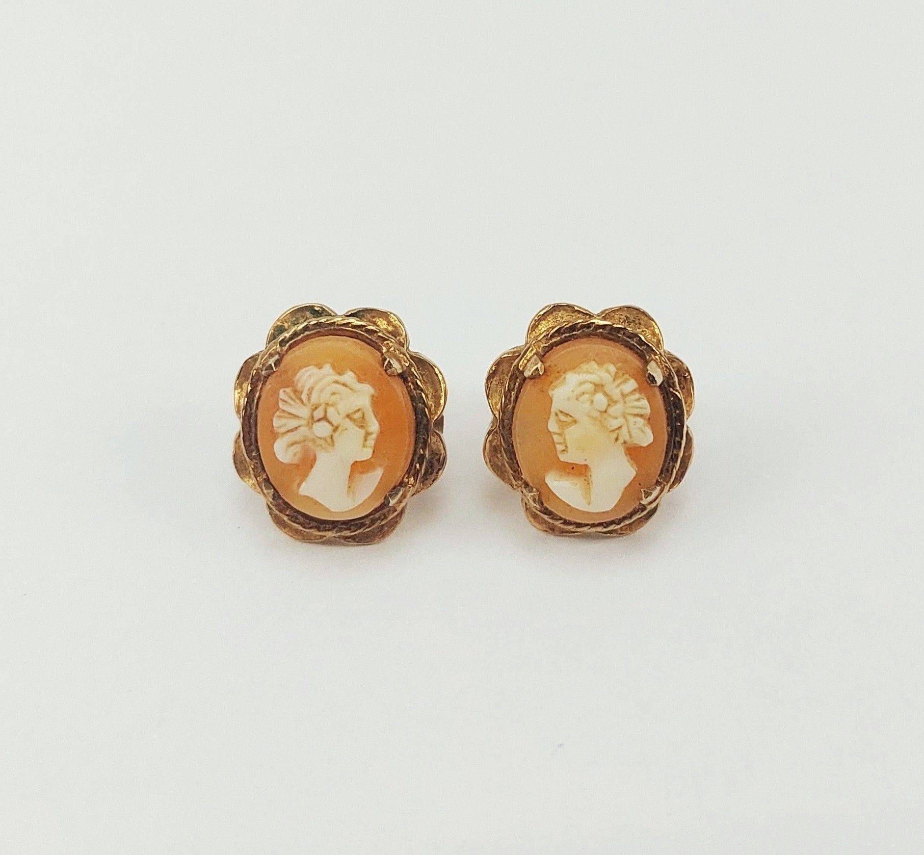 9ct Gold Cameo Stud Earrings