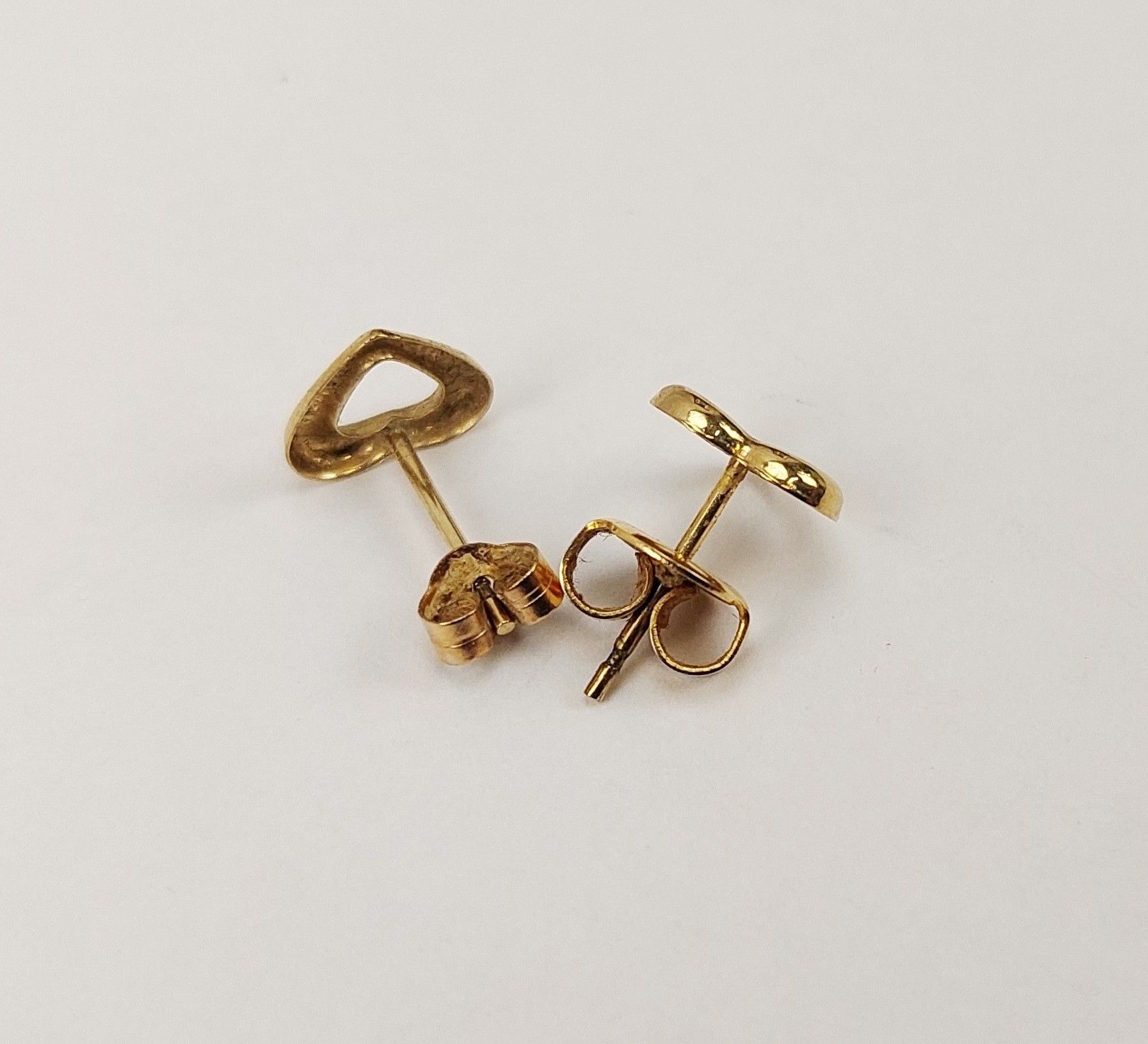 9ct Gold Love-Heart Stud Earrings - Image 3