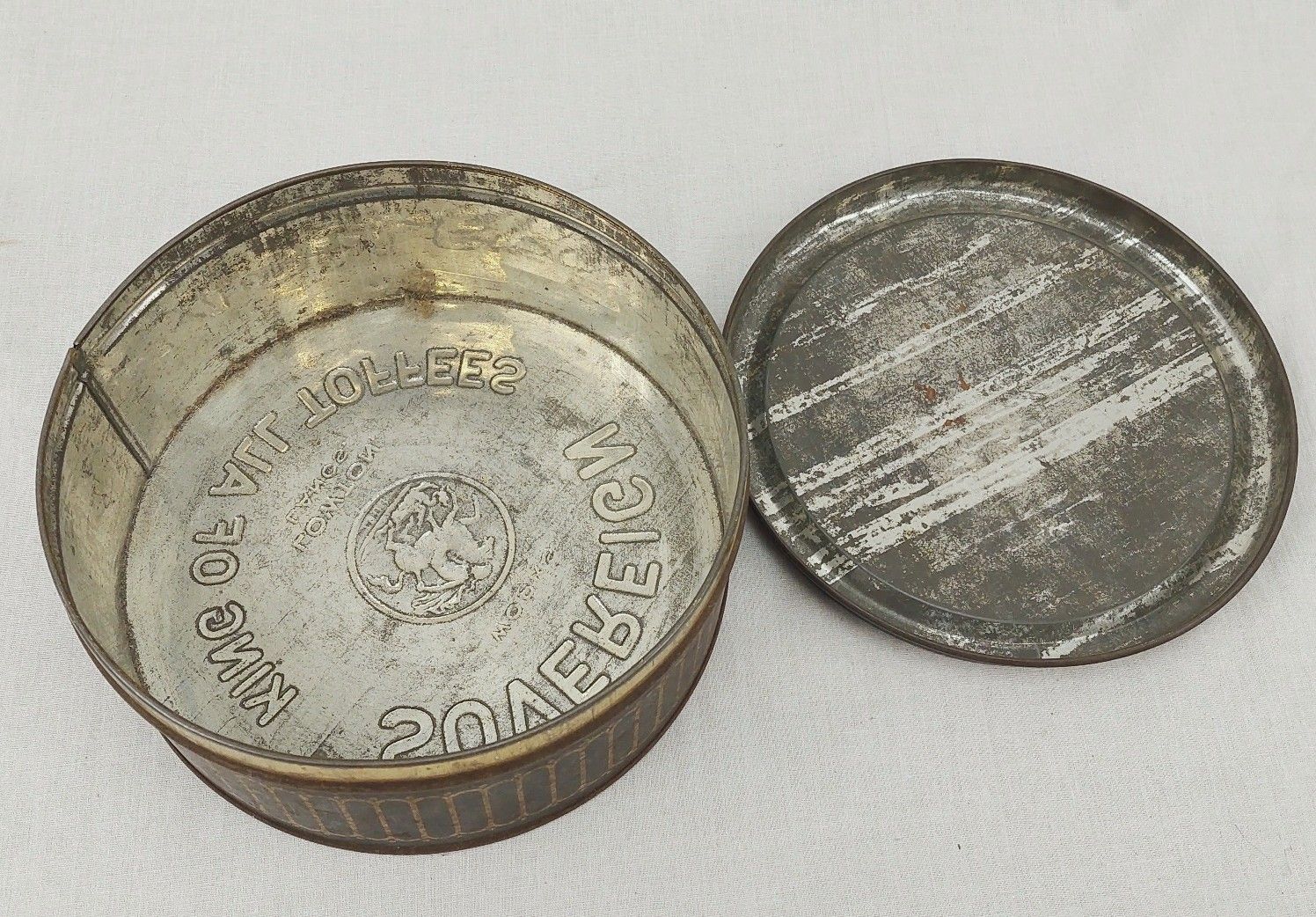 1930s Sovereign Toffee Tin - Image 4