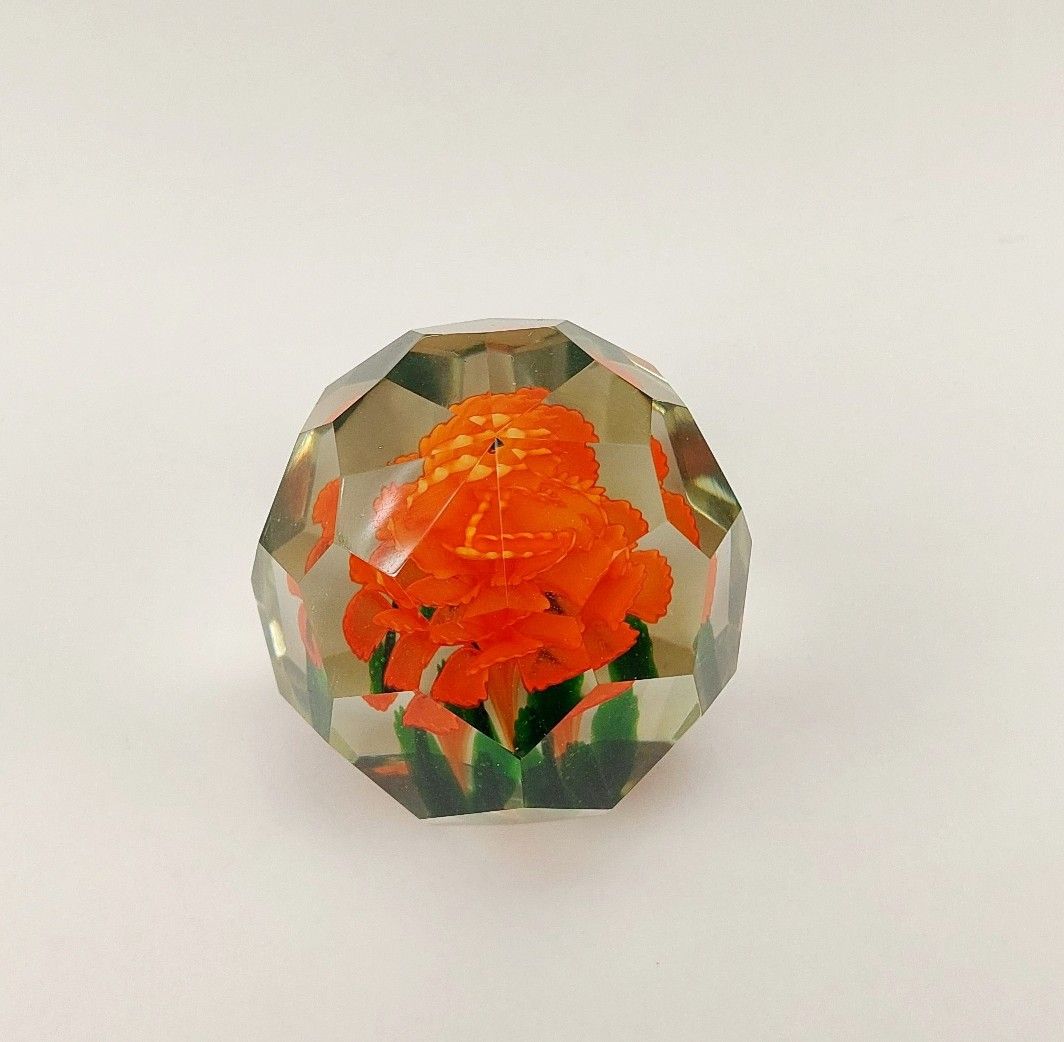 1970s Chinese Faceted Lampwork Glass Paperweight - Image 6