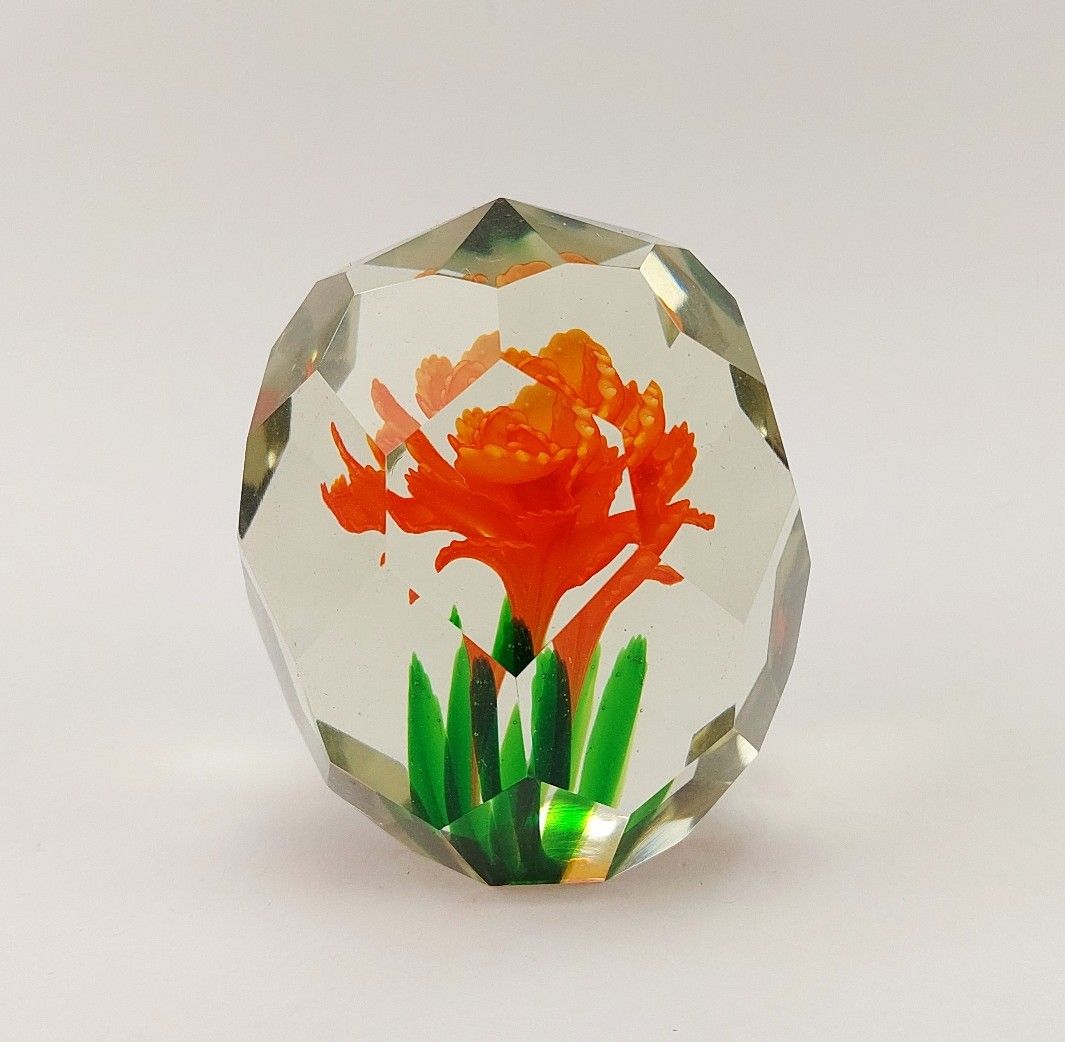 1970s Chinese Faceted Lampwork Glass Paperweight - Image 5