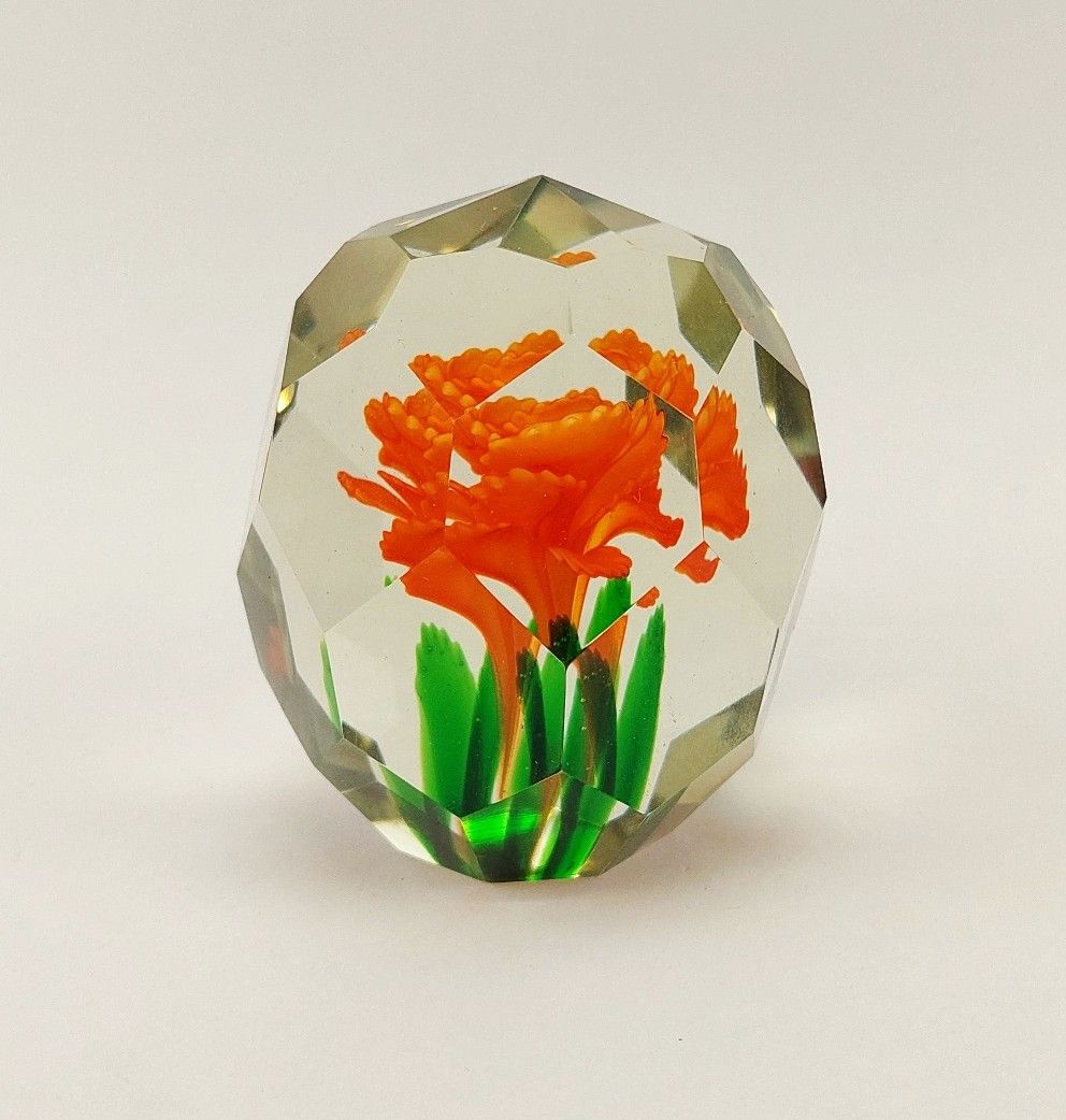1970s Chinese Faceted Lampwork Glass Paperweight - Image 4
