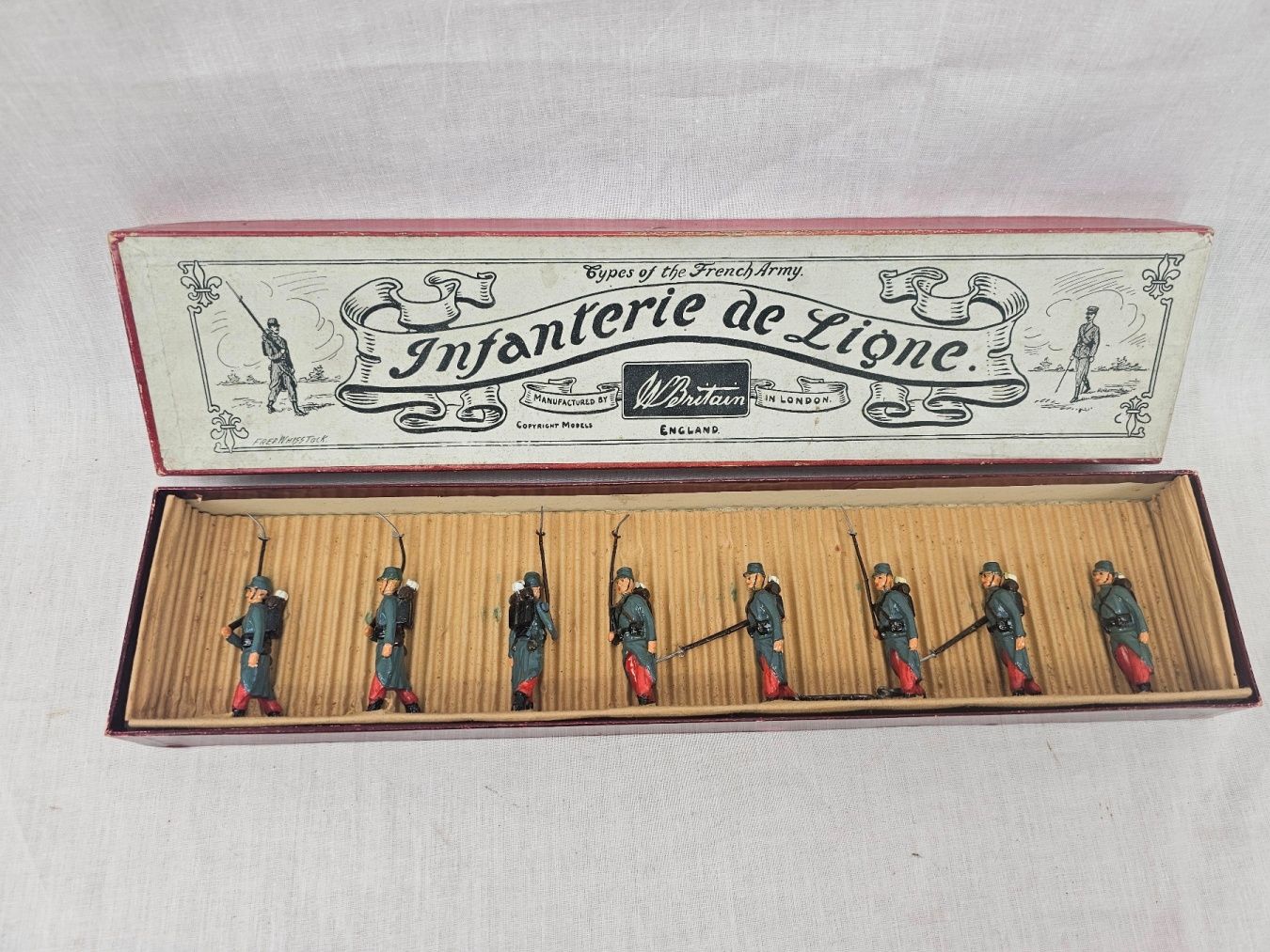 Britains French Infanterie de Ligne No 141 Set Of 8 Soldiers In Whisstock Box