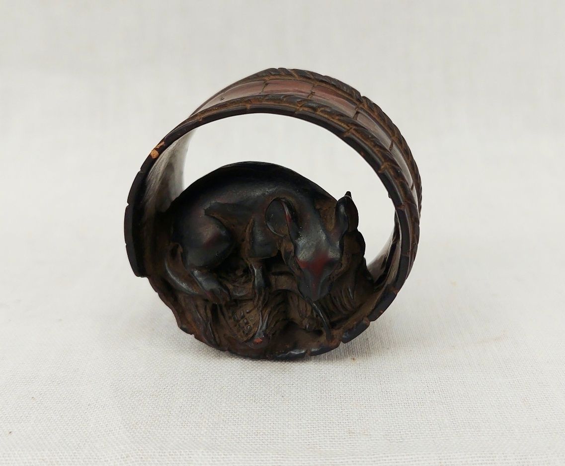 Japanese Edo Period Boxwood Netsuke of a Rat or Mouse in a Barrel - Image 2