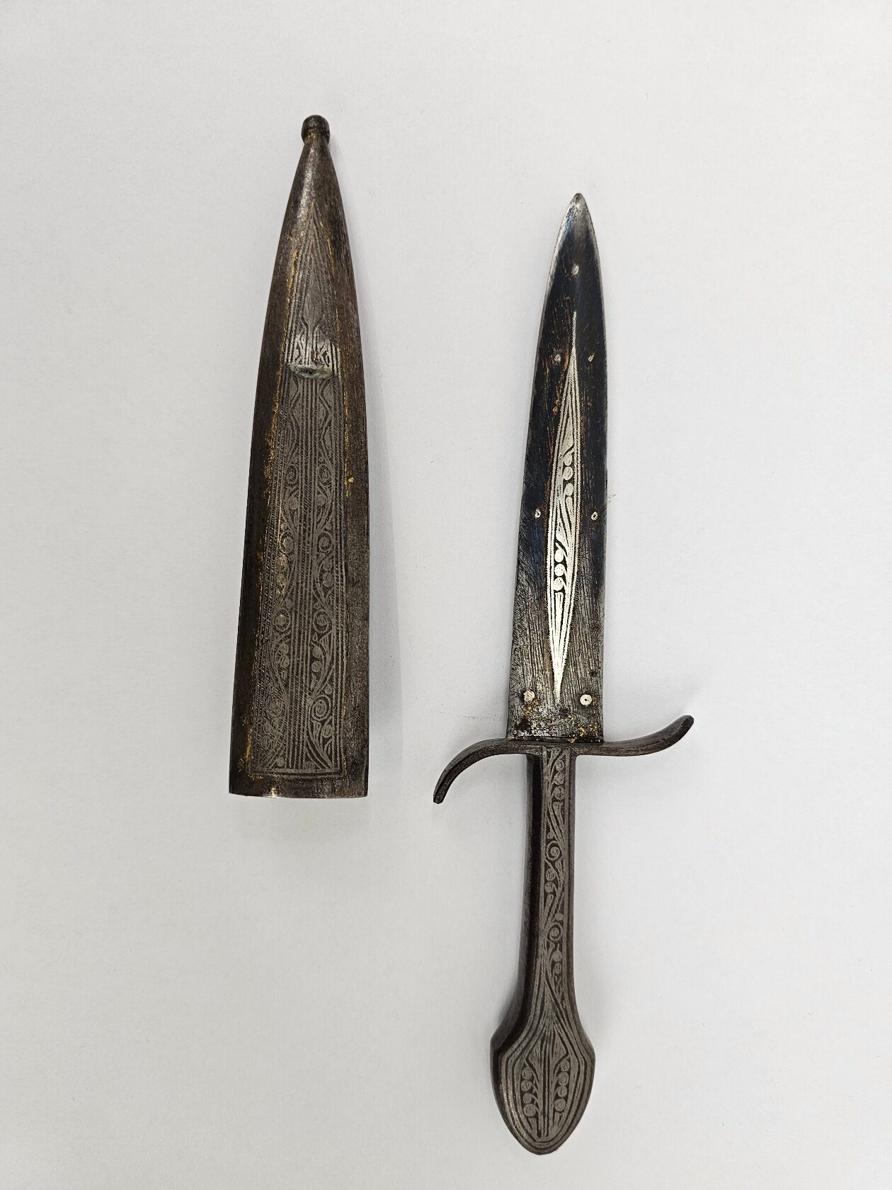 19th Century Russian/Caucasian Small Kinjal (Kindjal) Dagger with its Scabbard