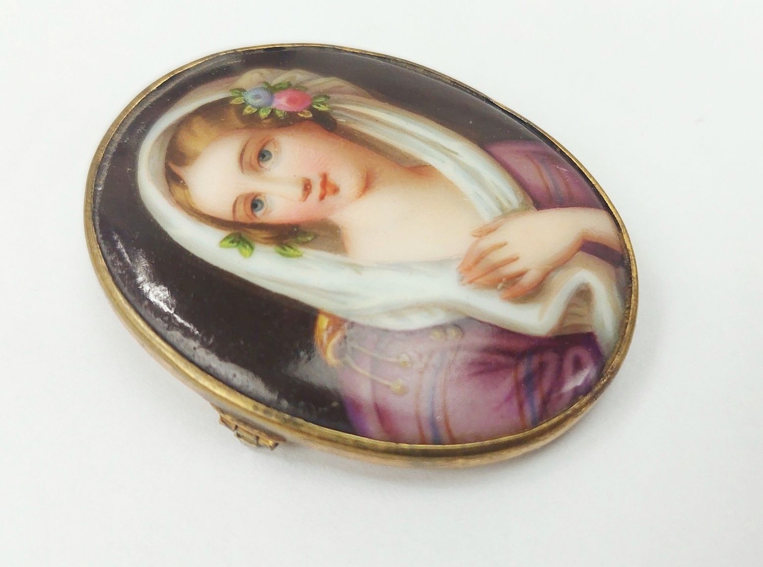 Antique Brooch with Miniature Portrait on Porcelain - Image 2