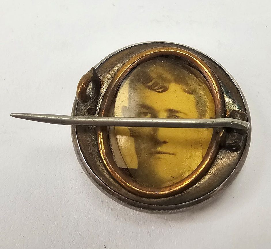 WW1 Royal Navy Sweetheart Badge with Photo - Image 2