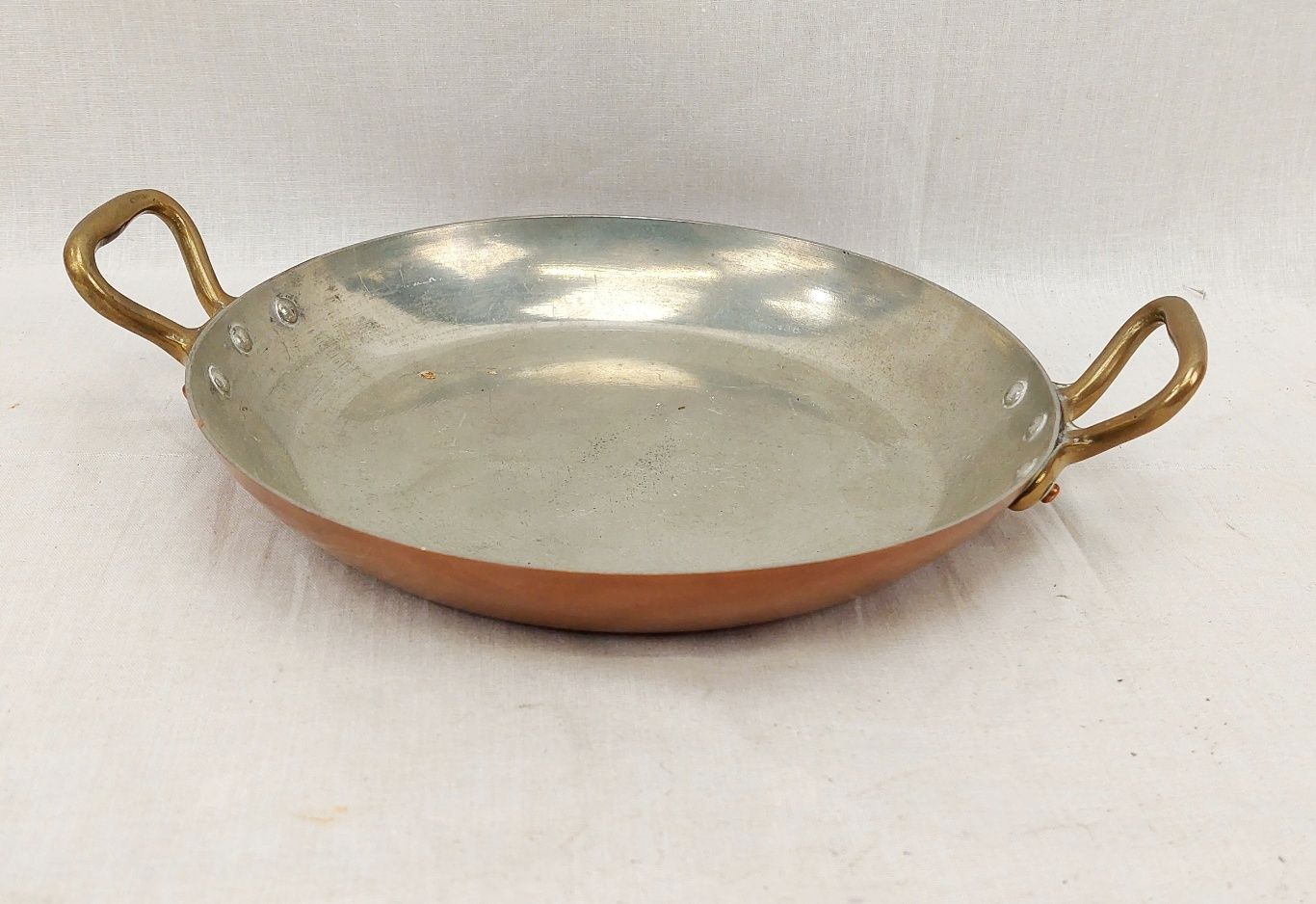 19th Century Copper And Brass Sauce Pan Set - Image 8