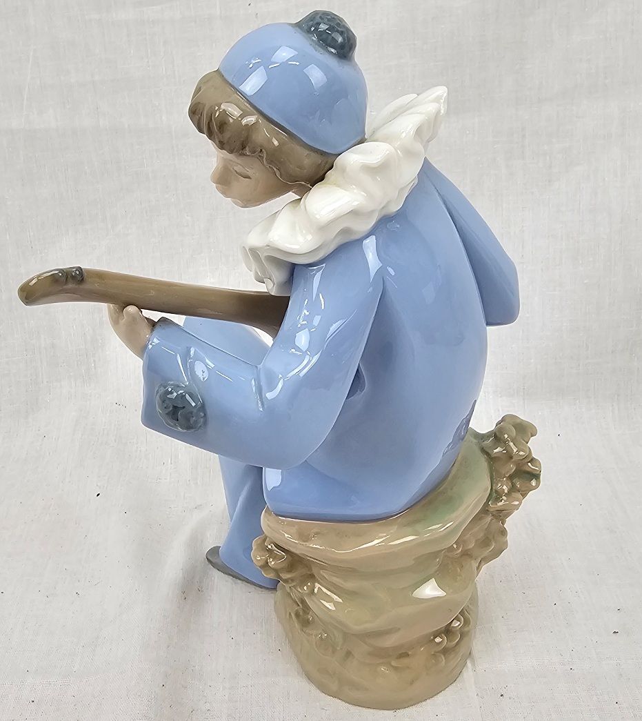 NAO Figurine Of A Girl Playing A Lute - Image 2