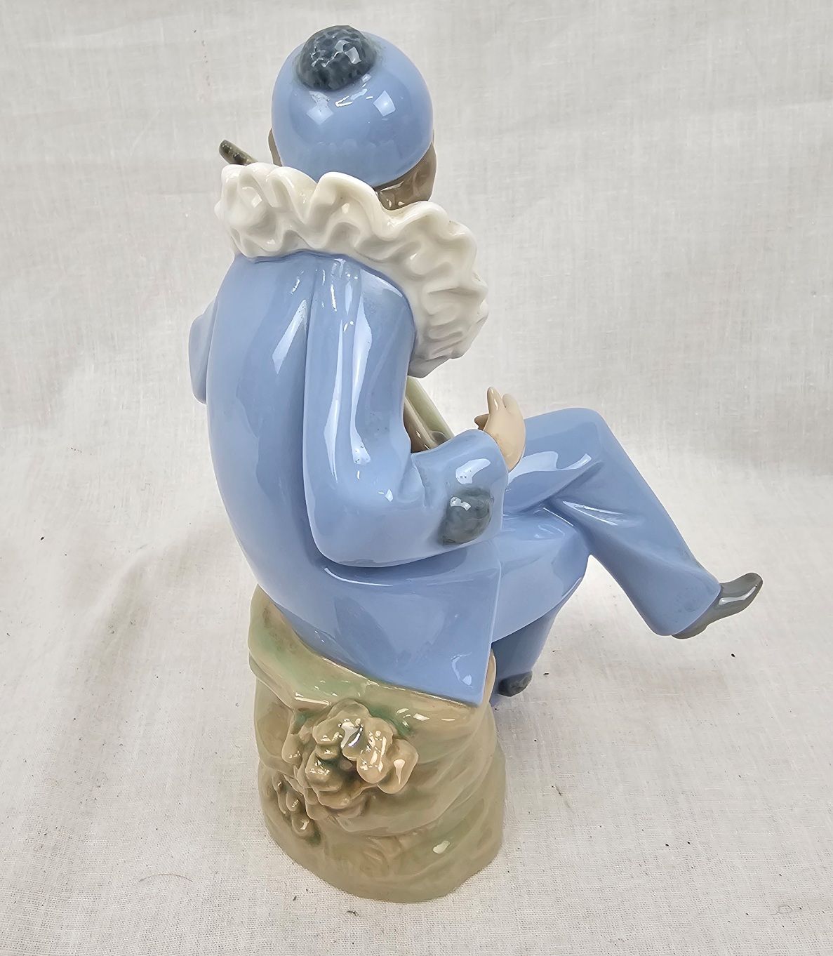 NAO Figurine Of A Girl Playing A Lute - Image 3
