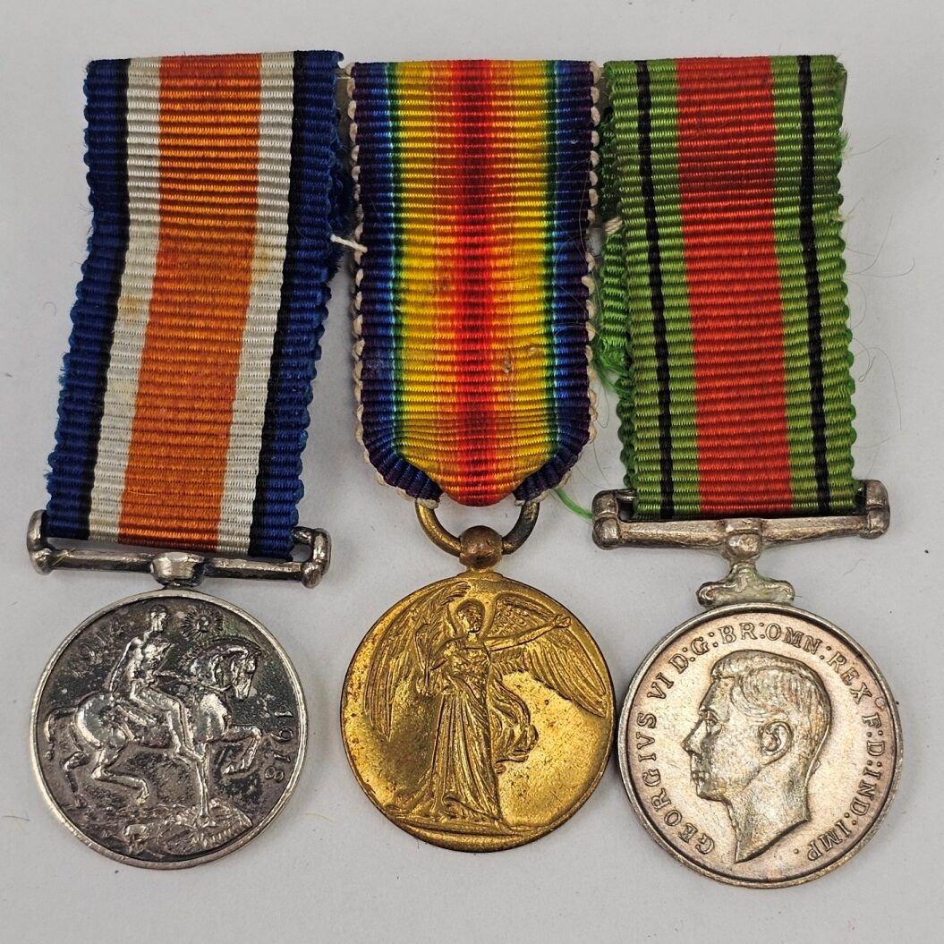 WW1 War And Victory WW2 Defence Miniature Medals - Image 2