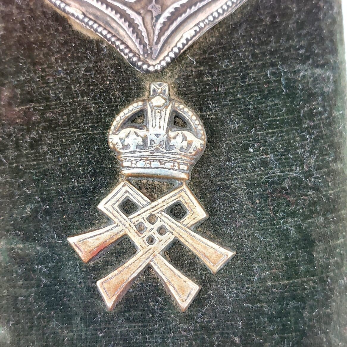 Anglo-Indian, WW1, 3rd Queen Alexandra’s Own Gurkha Rifles Kukri Dagger, with Green Velvet Scabbard - Image 12