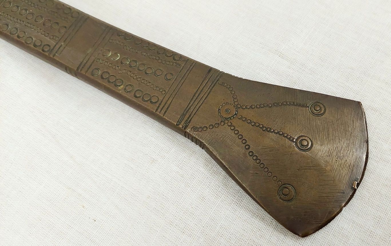 Early 1900s Bronze African Throwing Axe - Image 7