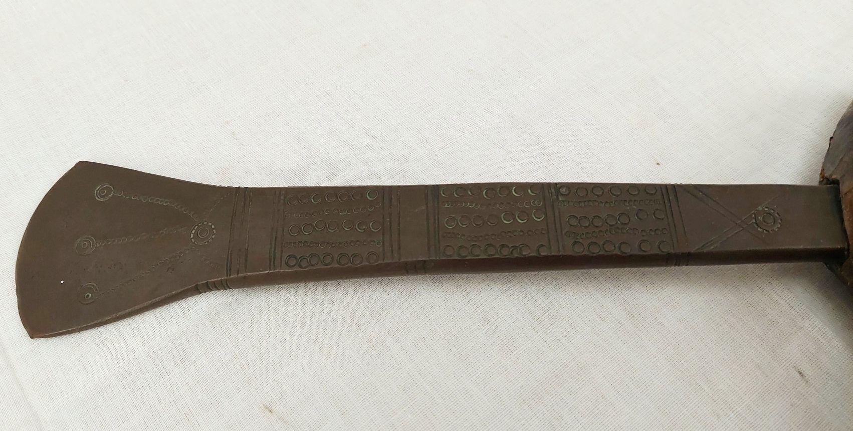Early 1900s Bronze African Throwing Axe - Image 4