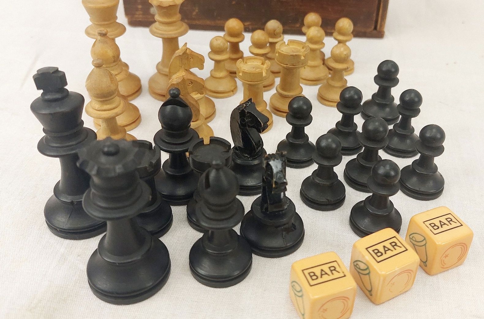 Early 20th Century Boxed Complete Vintage Boxwood Chess Set - Image 4