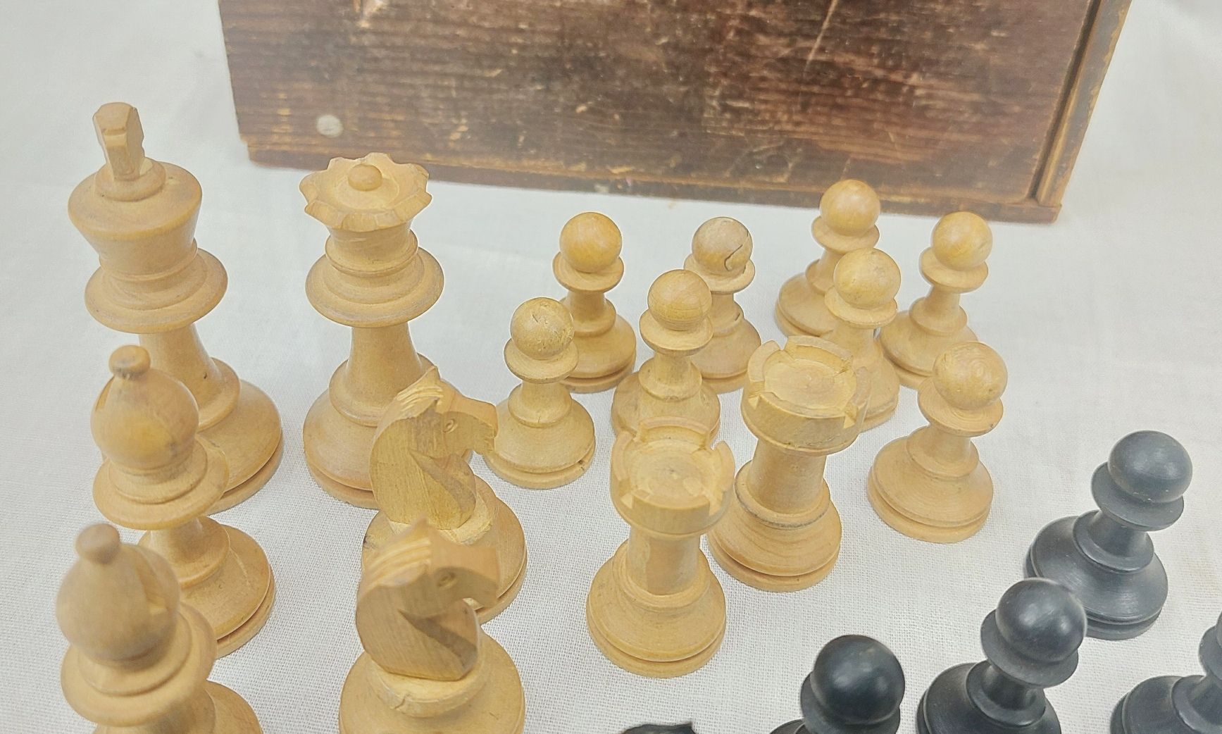 Early 20th Century Boxed Complete Vintage Boxwood Chess Set - Image 3