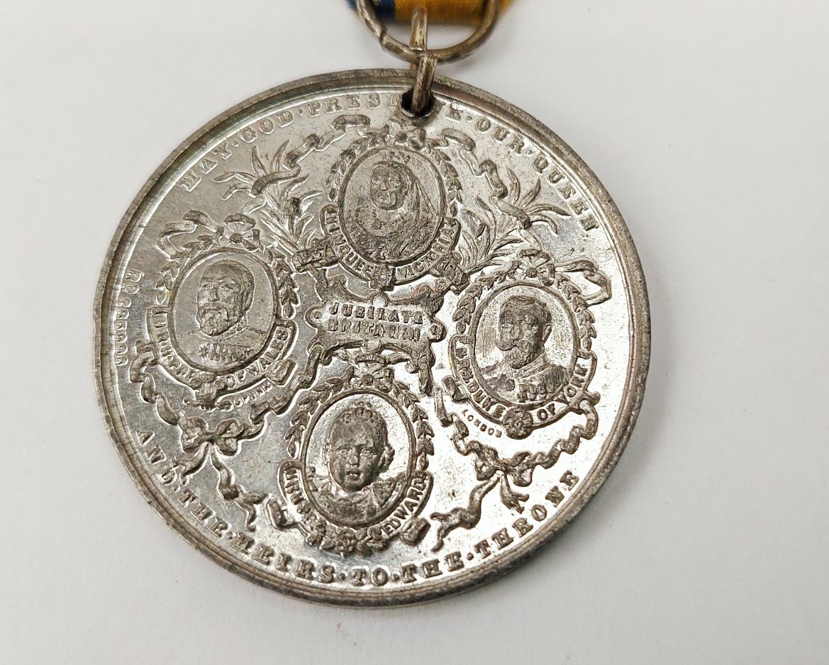 Queen Victoria 60th Jubilee Medal - Image 4