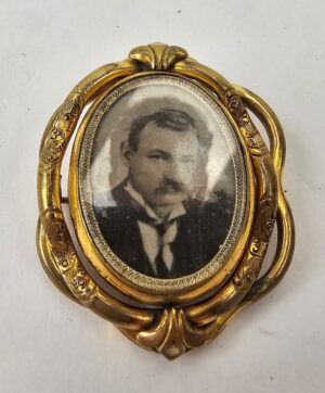 Victorian Double Sided Swivel Pinchbeck Photograph Brooch