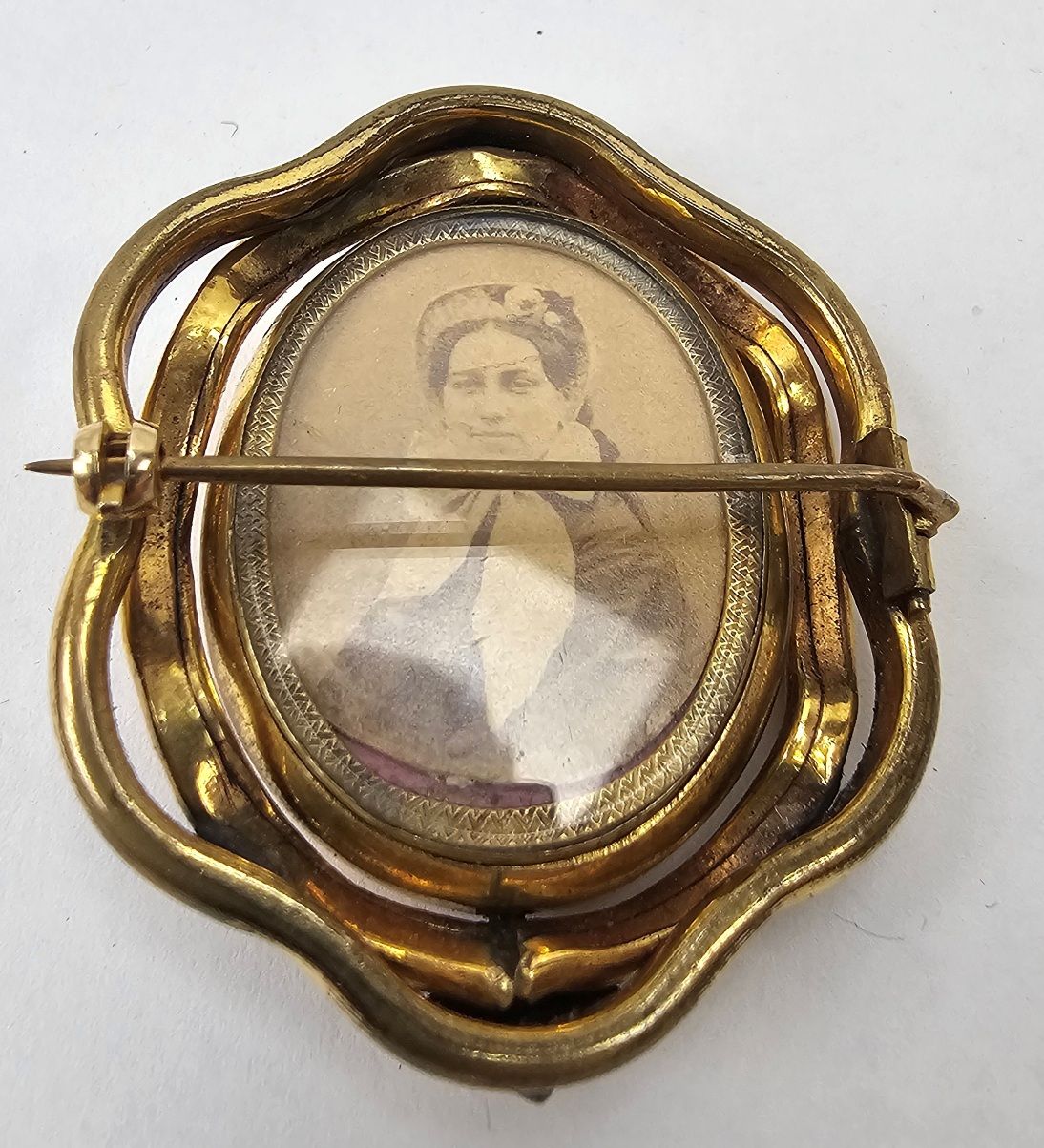 Victorian Double Sided Swivel Pinchbeck Photograph Brooch - Image 2