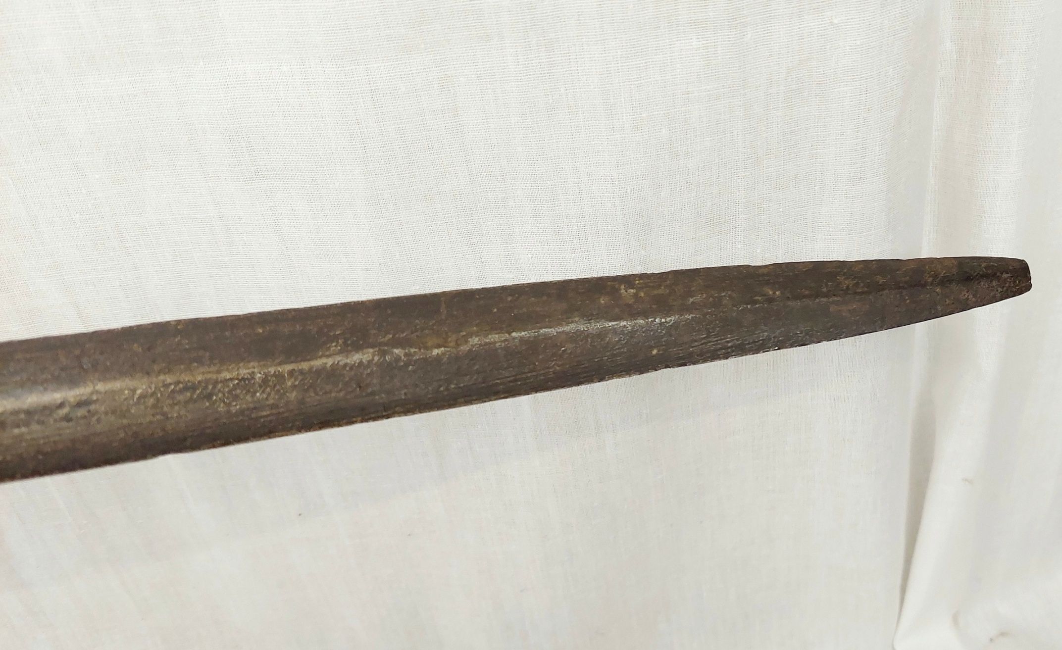 c1700 Long Broadsword With Silver Wire Grip - Image 2