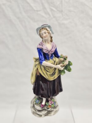 c1920 Sitzendorf Porcelain Figurine Of A Lady Turnip Seller