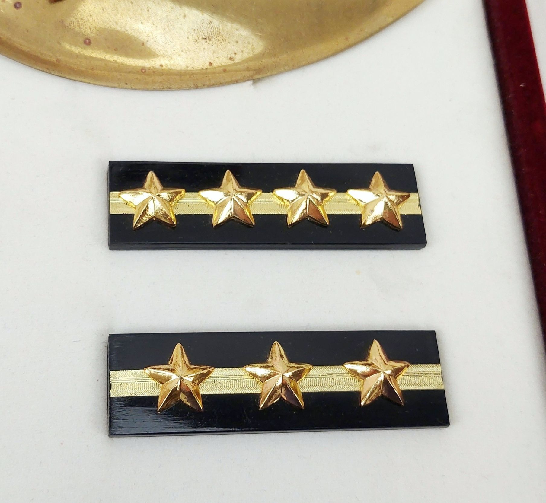 Cased Set Of French Gorgets And Rank Slides - Image 4