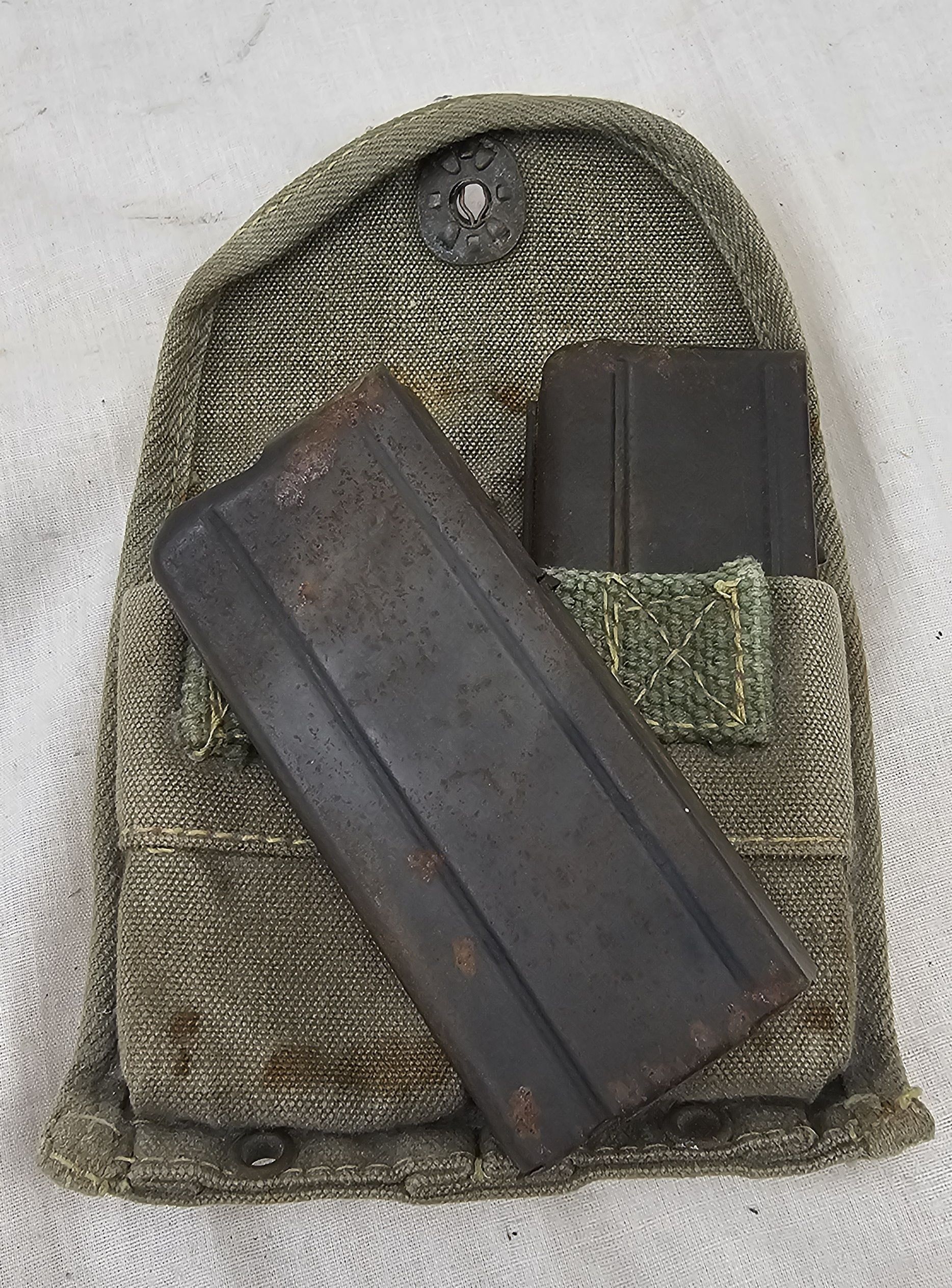 WW2 US M1 Carbine Ammunition Pouch With 2 Magazines And Inert Rounds - Image 2
