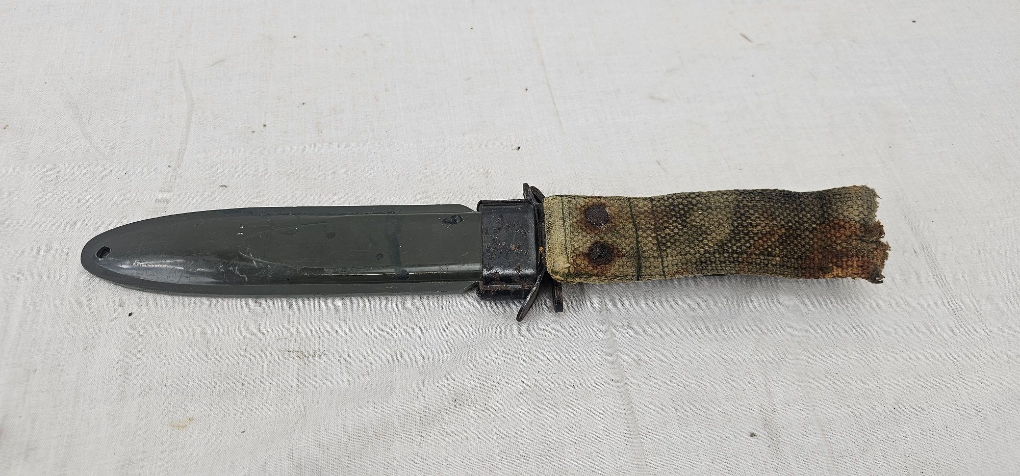 WW2 US M3 Fighting Knife In US M8A1 Scabbard - Image 4