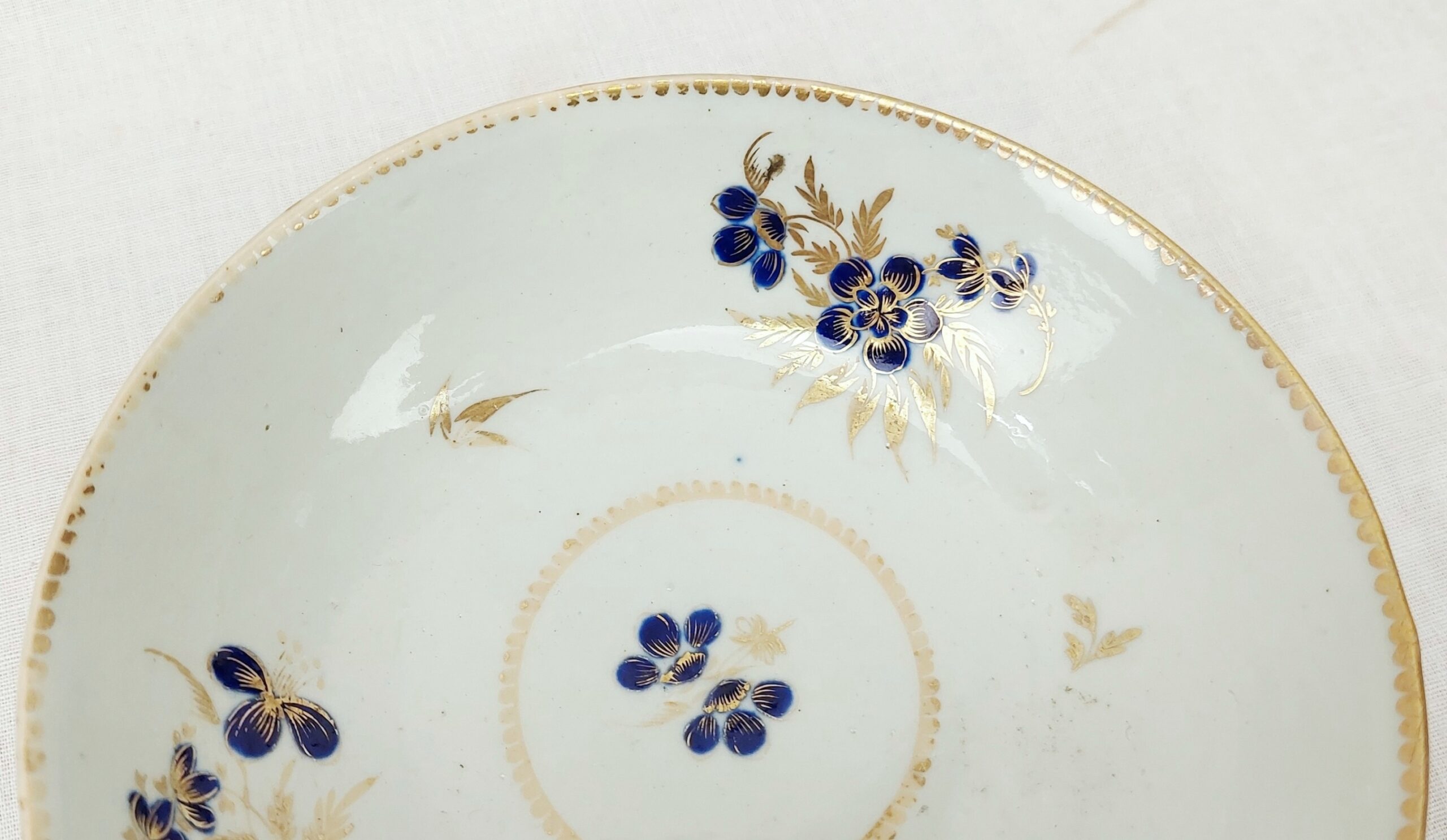 c1775 Worcester Porcelain Saucer - Image 3