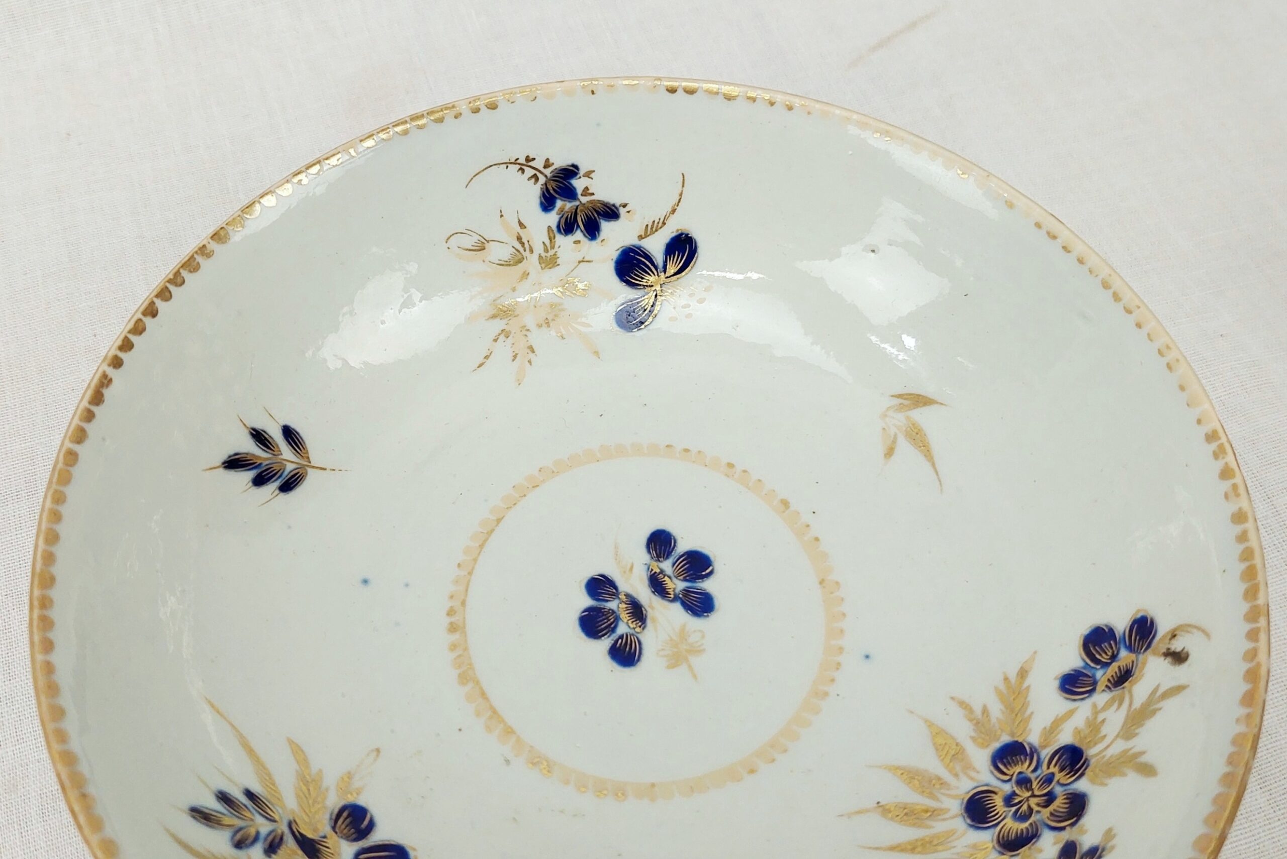 c1775 Worcester Porcelain Saucer - Image 5