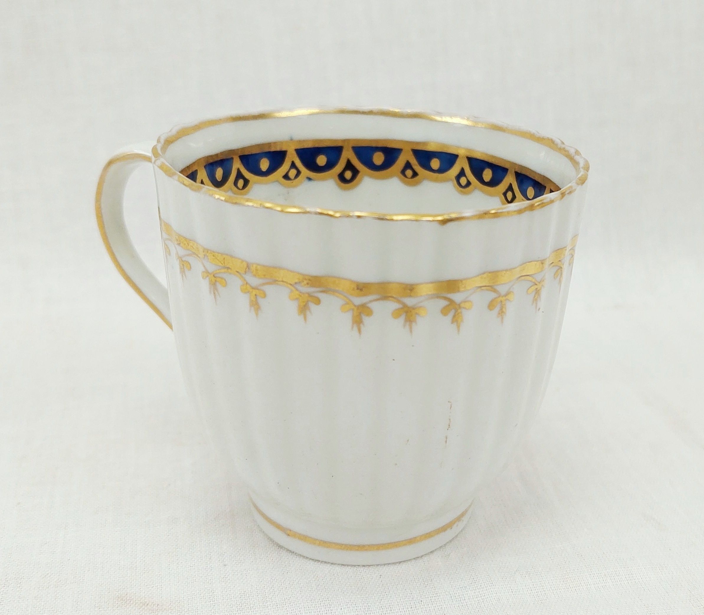 c1790 Worcester White And Gilt Fluted Coffee Can - Image 2