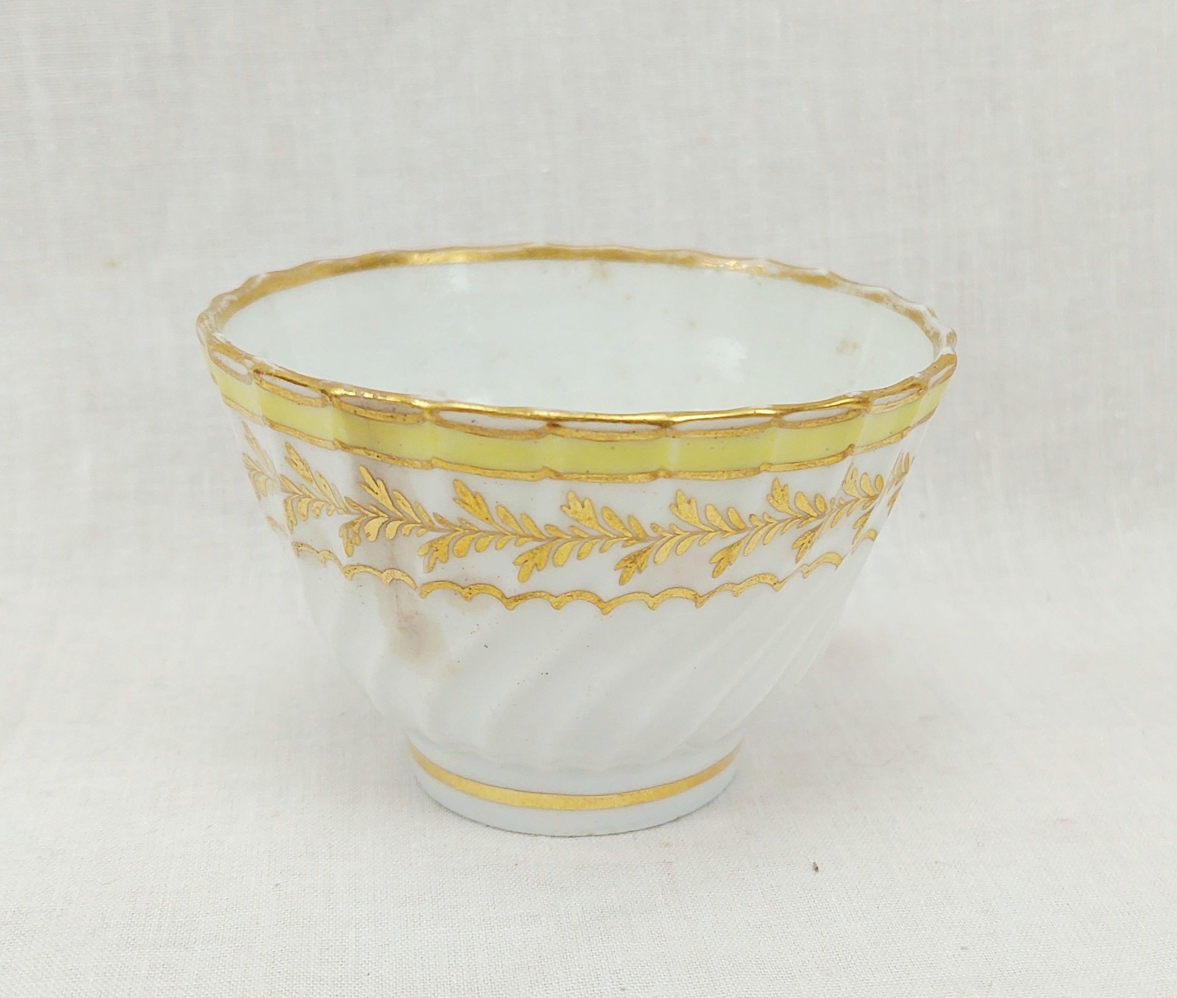 c1795 Worcester Porcelain Spiral Fluted Tea Bowl