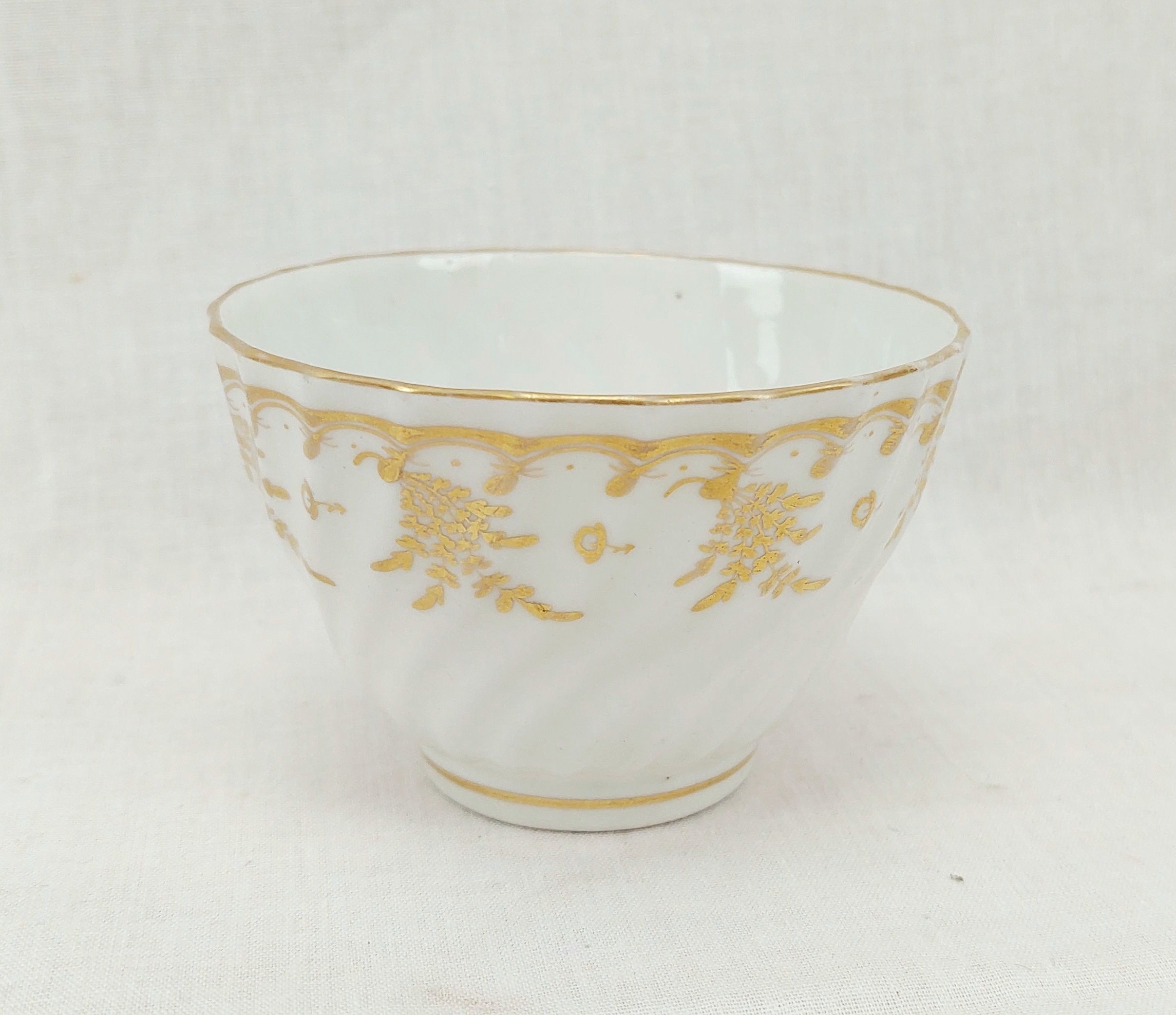 c1795 Worcester Spiral Fluted Tea Bowl