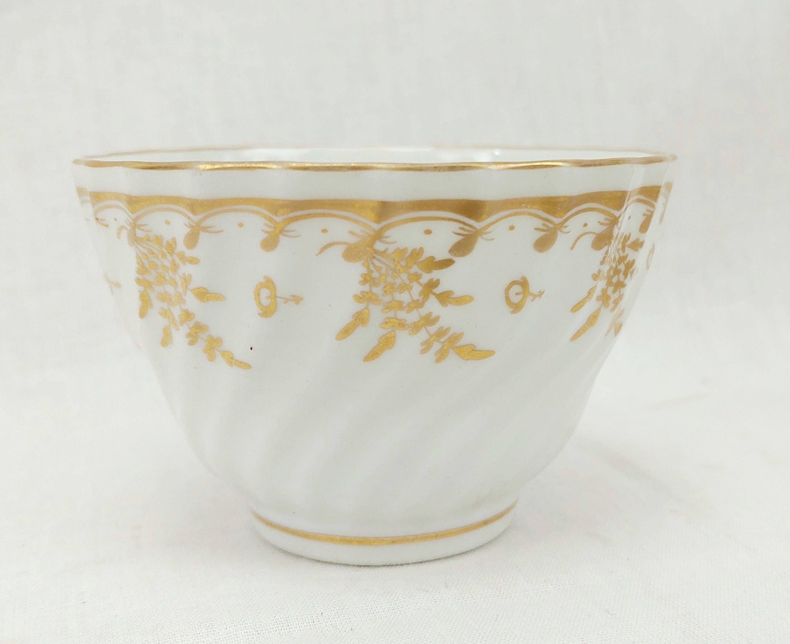 c1795 Worcester Spiral Fluted Tea Bowl - Image 2