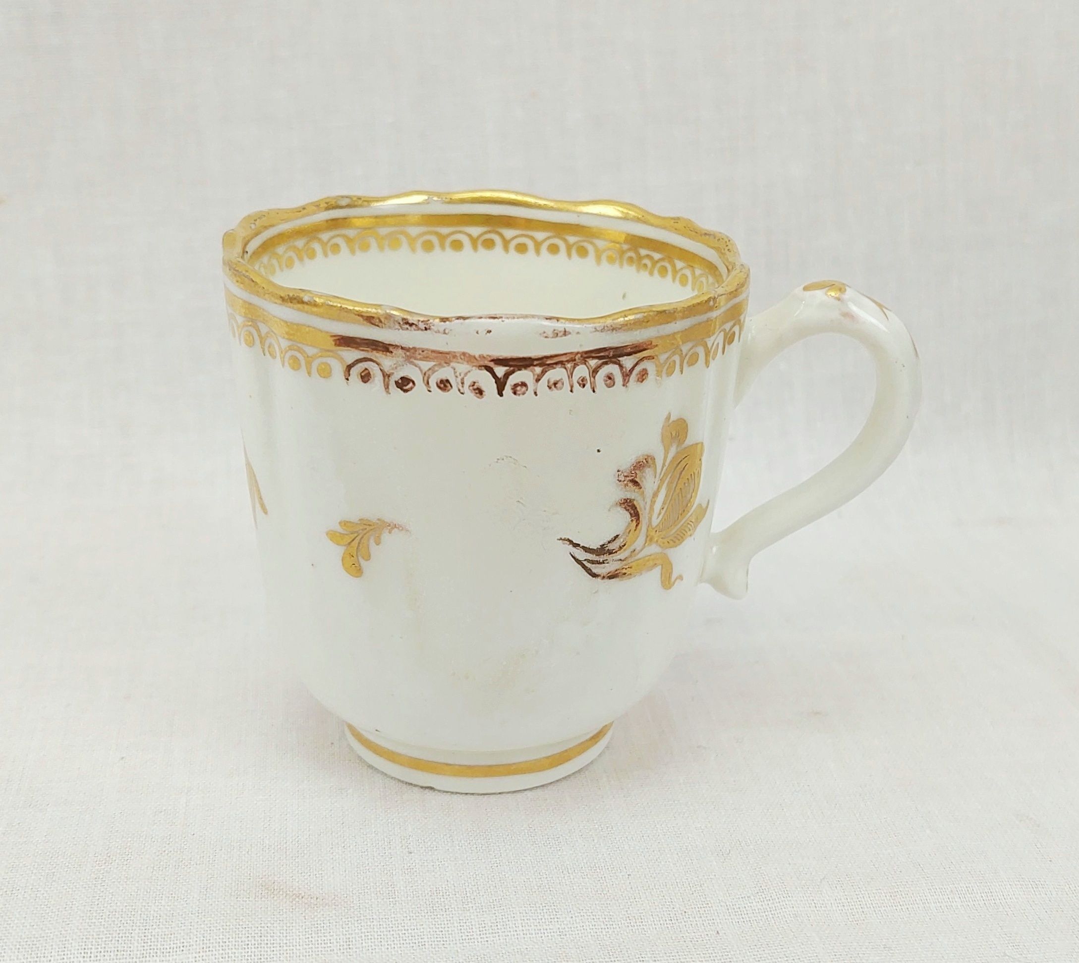 c1800 Worcester White And Gilt Fluted Coffee Can