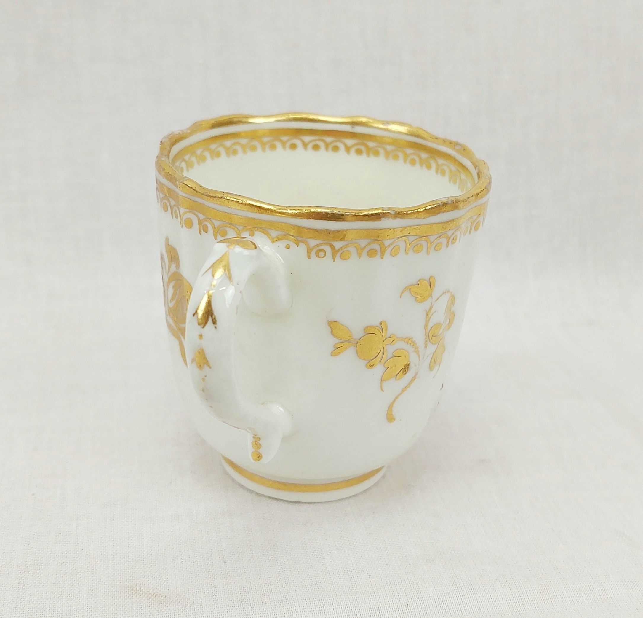c1800 Worcester White And Gilt Fluted Coffee Can - Image 3